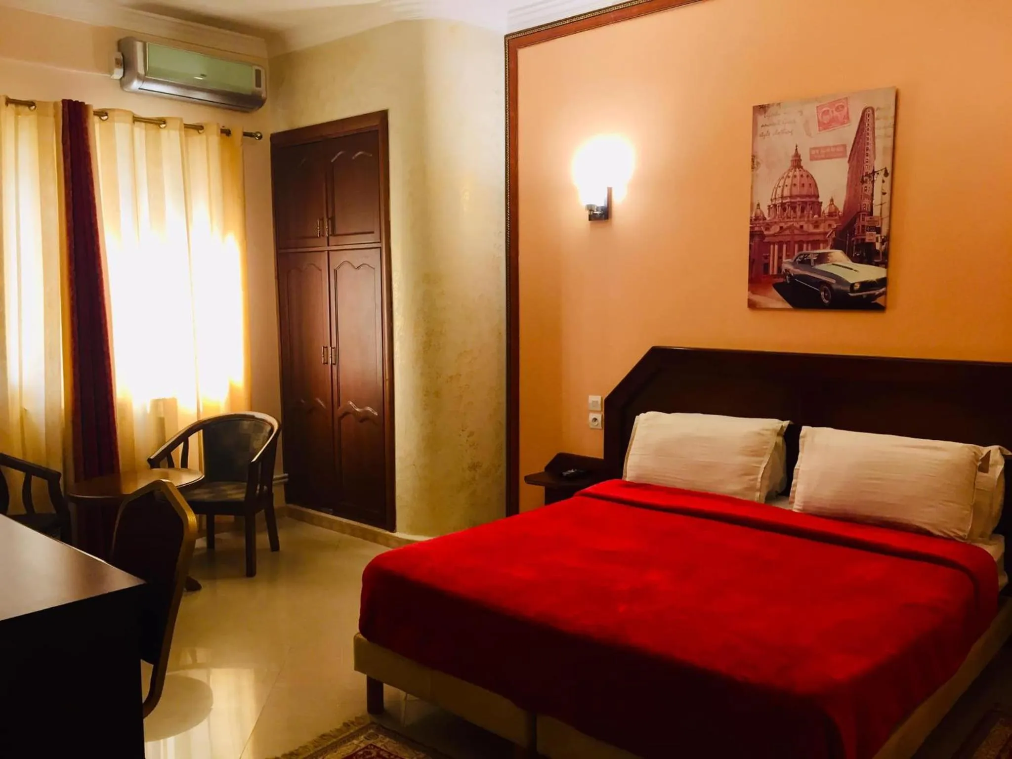 Bed in Hotel Les Ambassadeurs