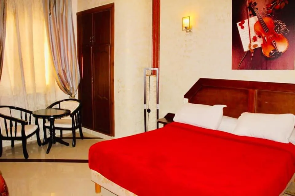 Bed in Hotel Les Ambassadeurs