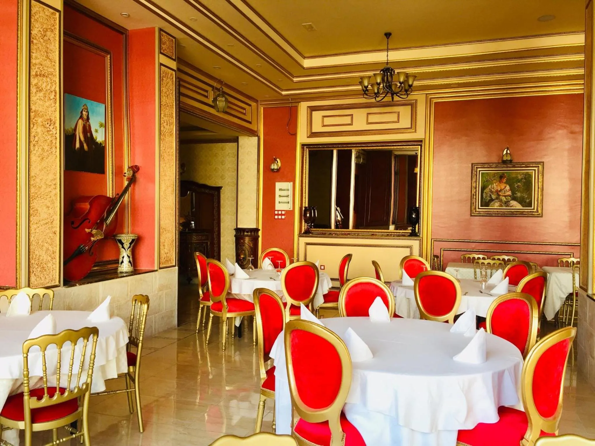 Restaurant/places to eat in Hotel Les Ambassadeurs