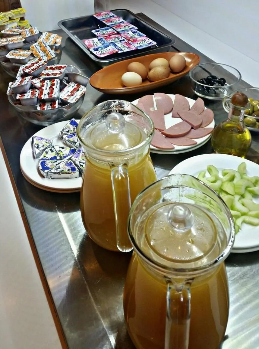 Food and drinks in Hotel Les Ambassadeurs