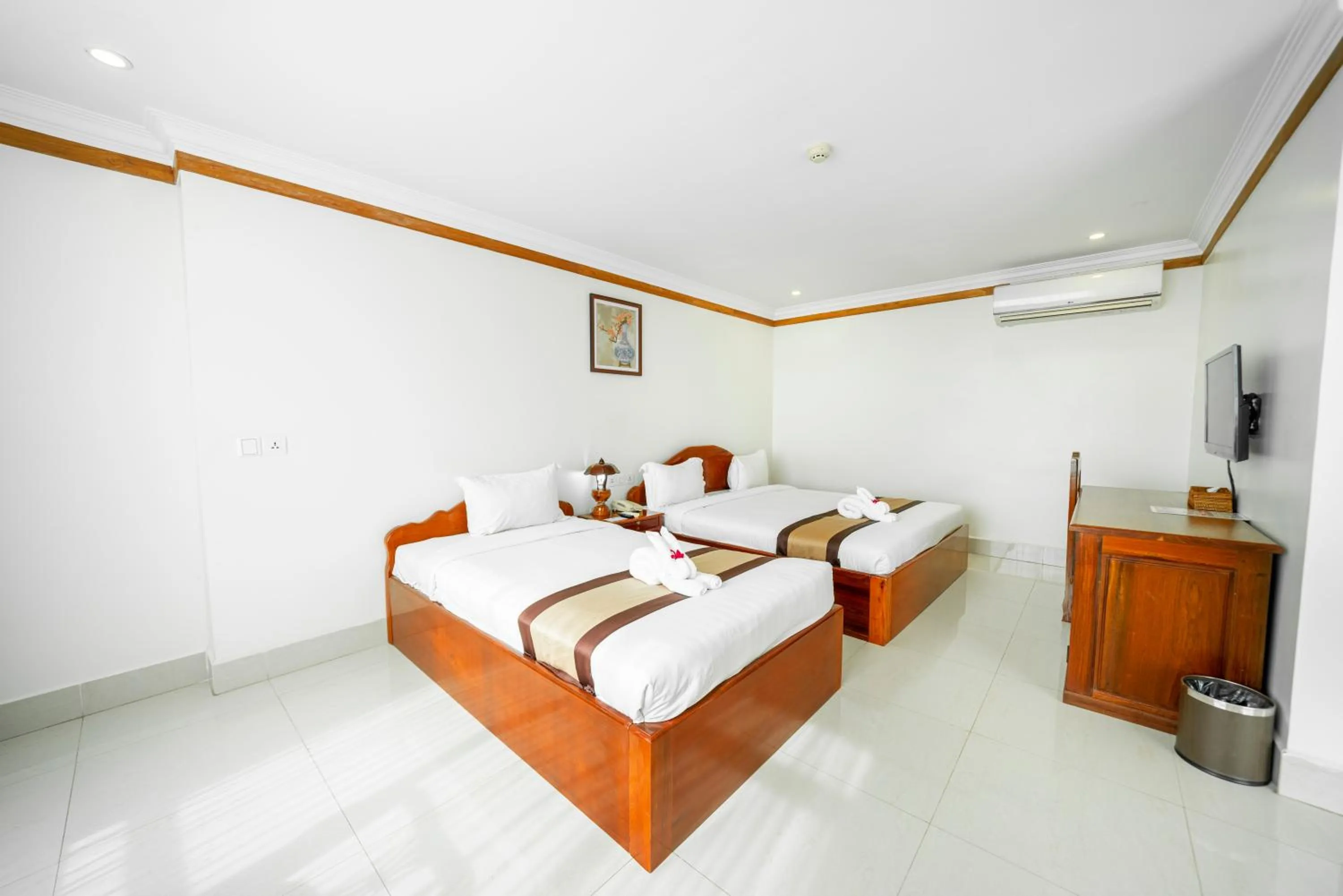 Bed in Pursat Riverside Hotel & Spa