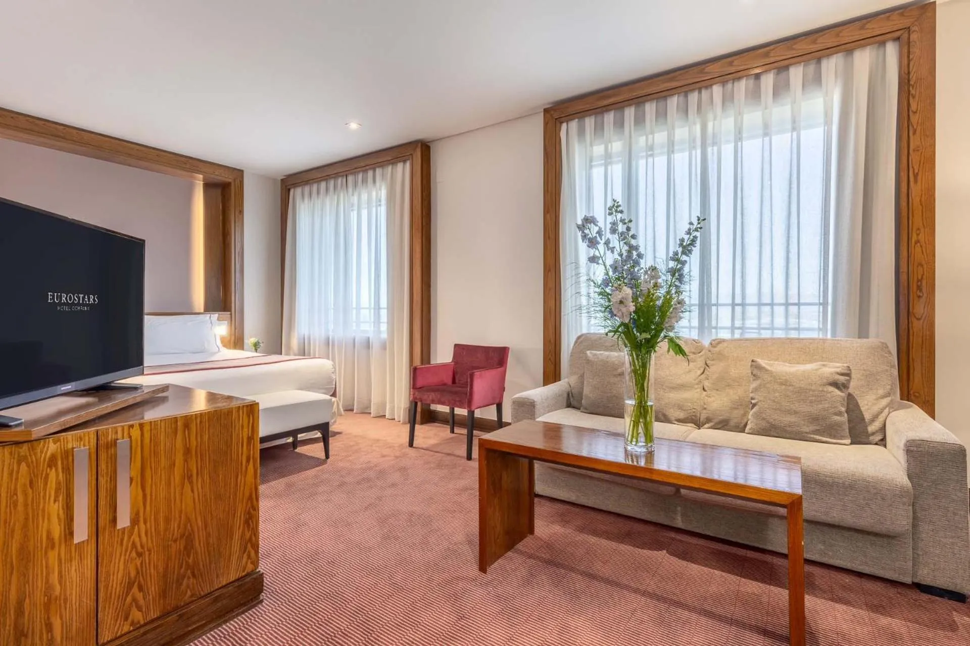 Bed in Eurostars Suites Mirasierra