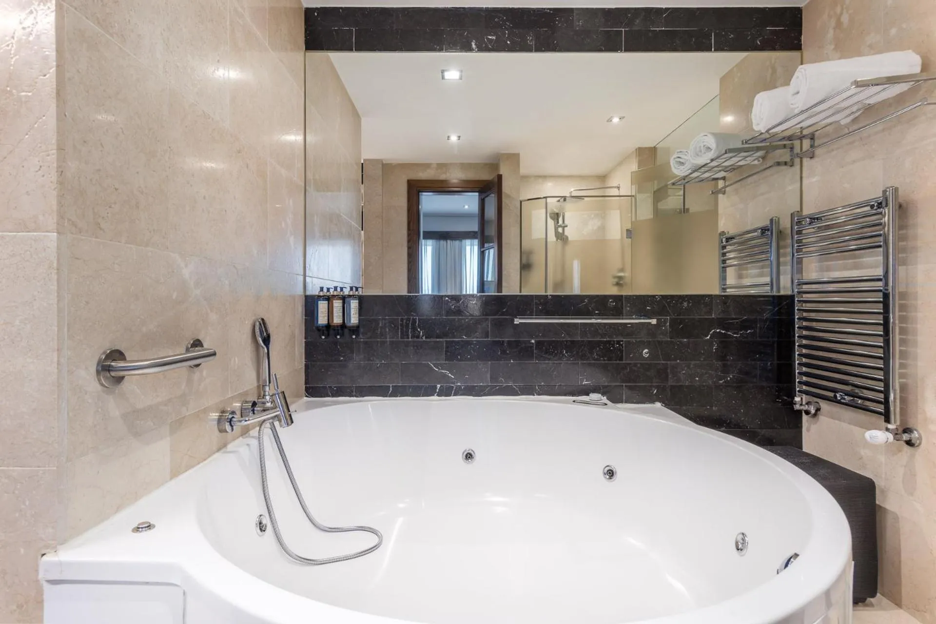 Hot Tub in Eurostars Suites Mirasierra