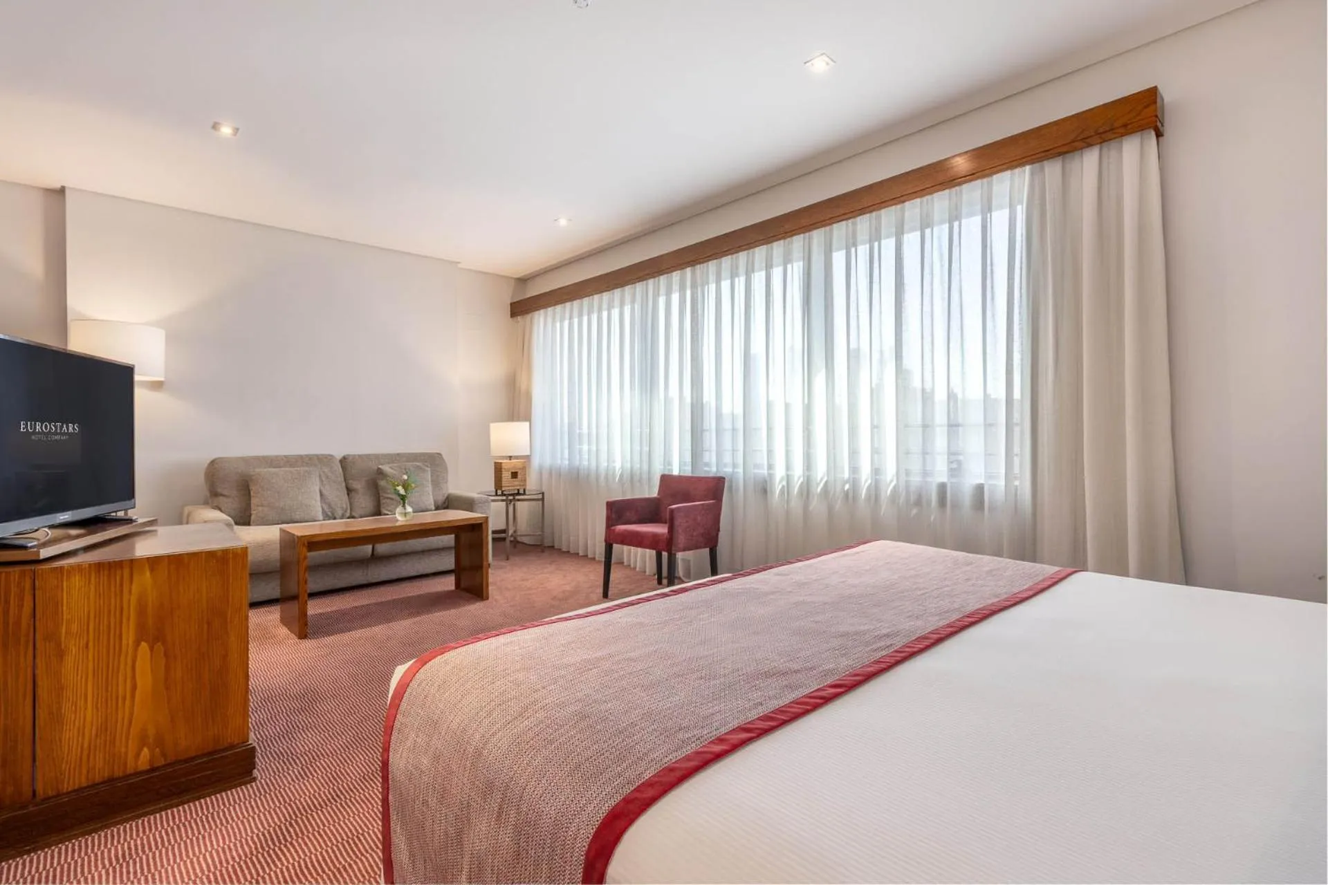 Bed in Eurostars Suites Mirasierra