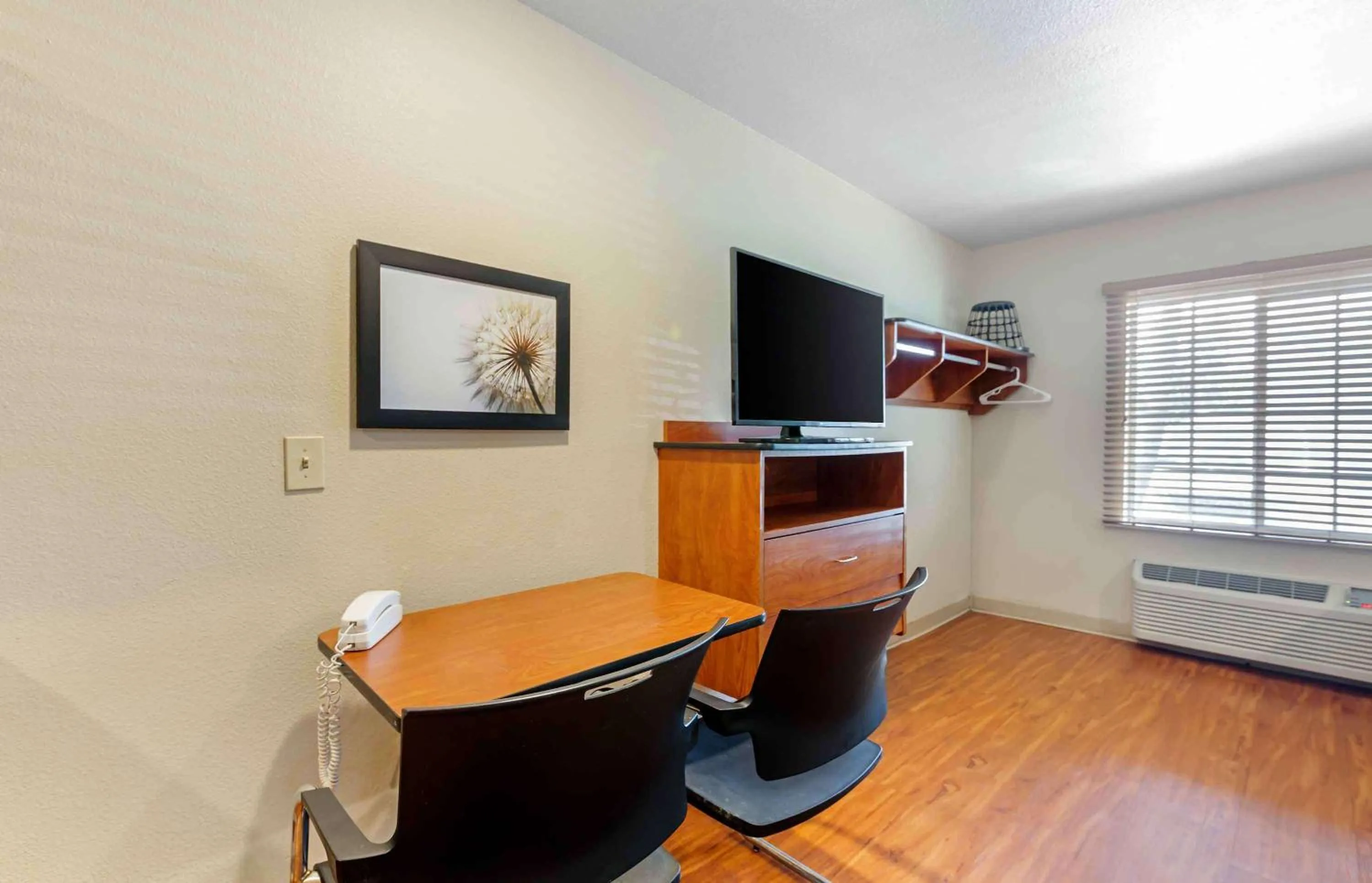 Bedroom in Extended Stay America Select Suites - Fort Lauderdale - Airport - West