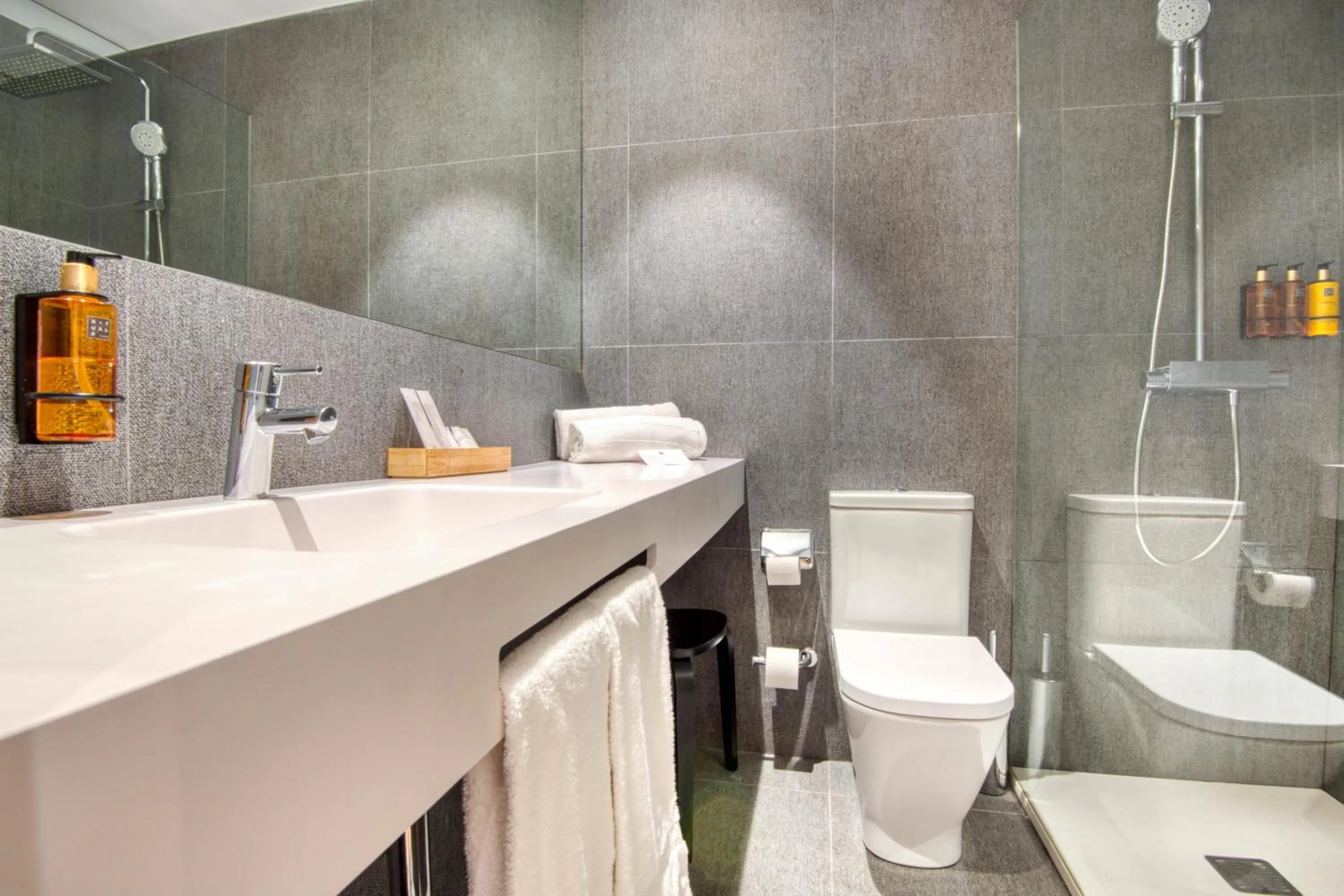 Shower in Hotel Costabella