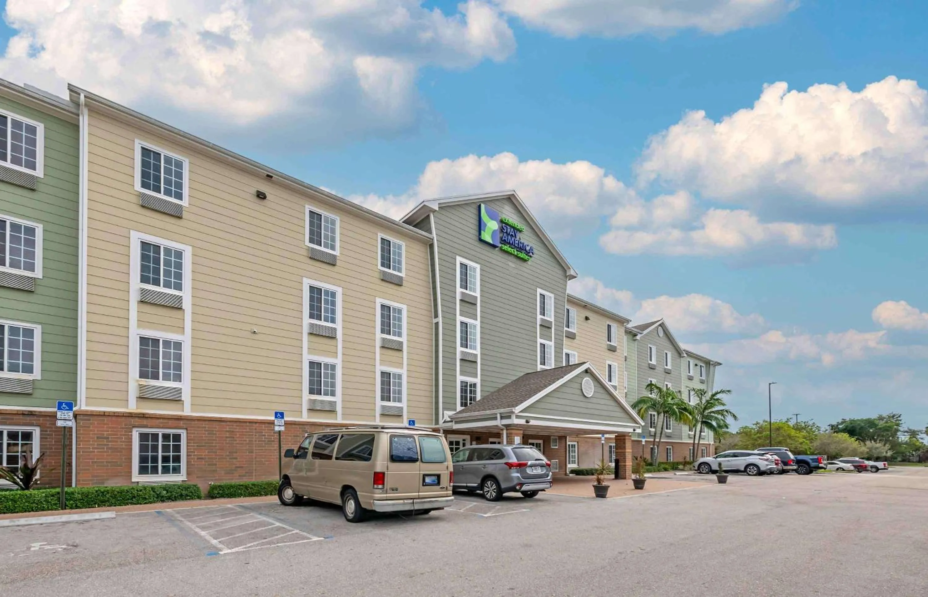 Property building in Extended Stay America Select Suites - Lake Worth