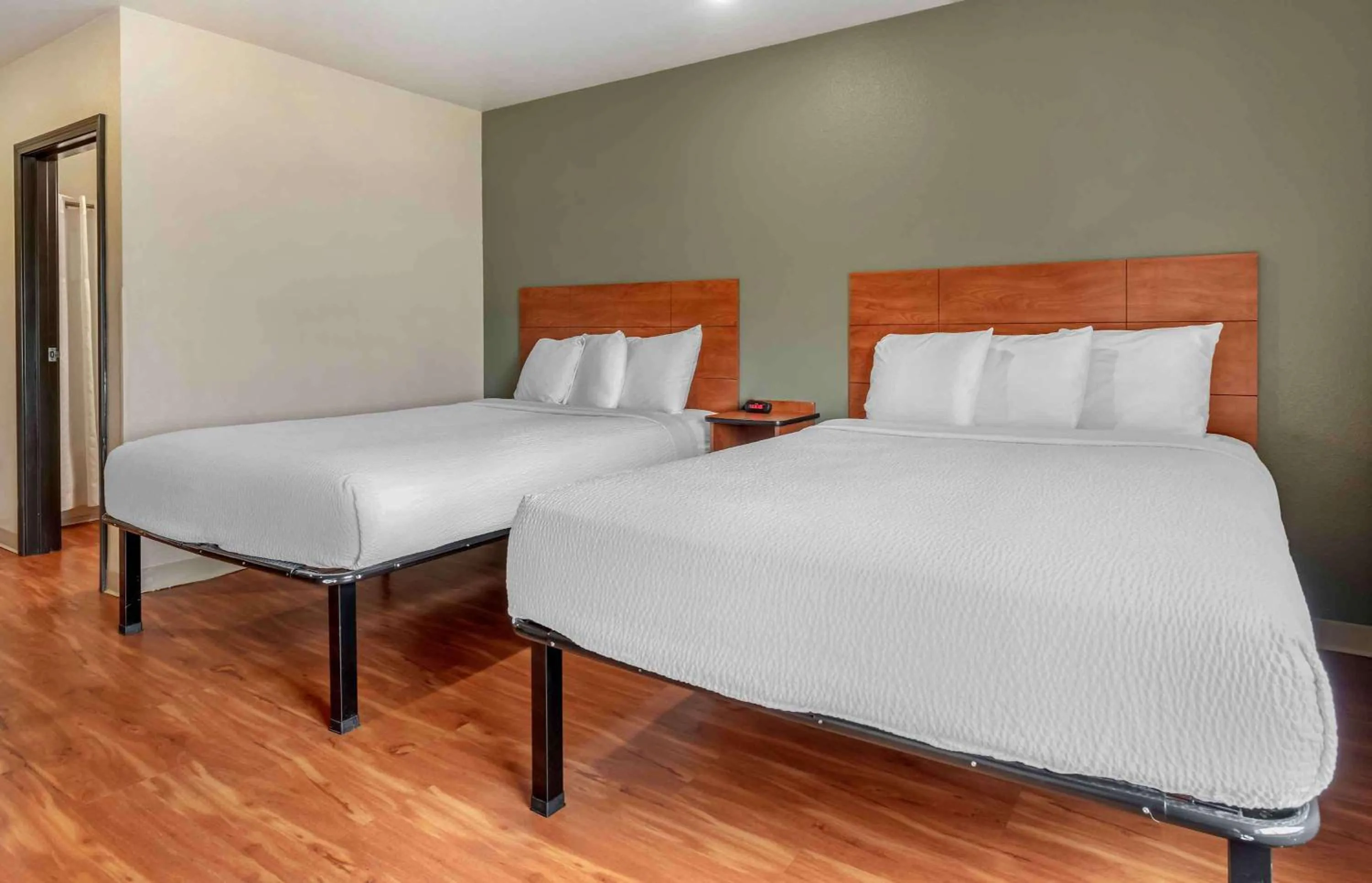 Bedroom, Bed in Extended Stay America Select Suites - Lake Worth