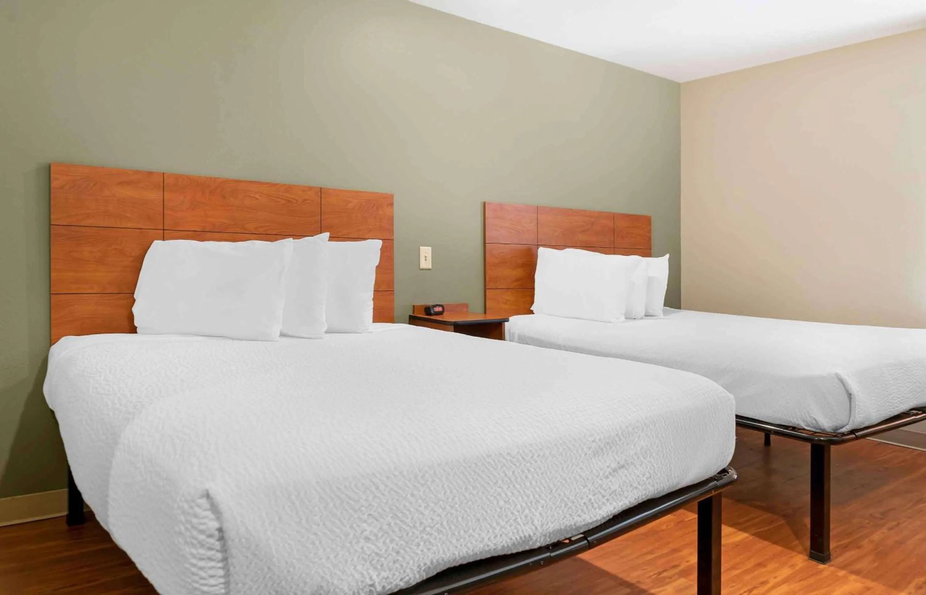 Bedroom, Bed in Extended Stay America Select Suites - Grand Rapids - Wyoming