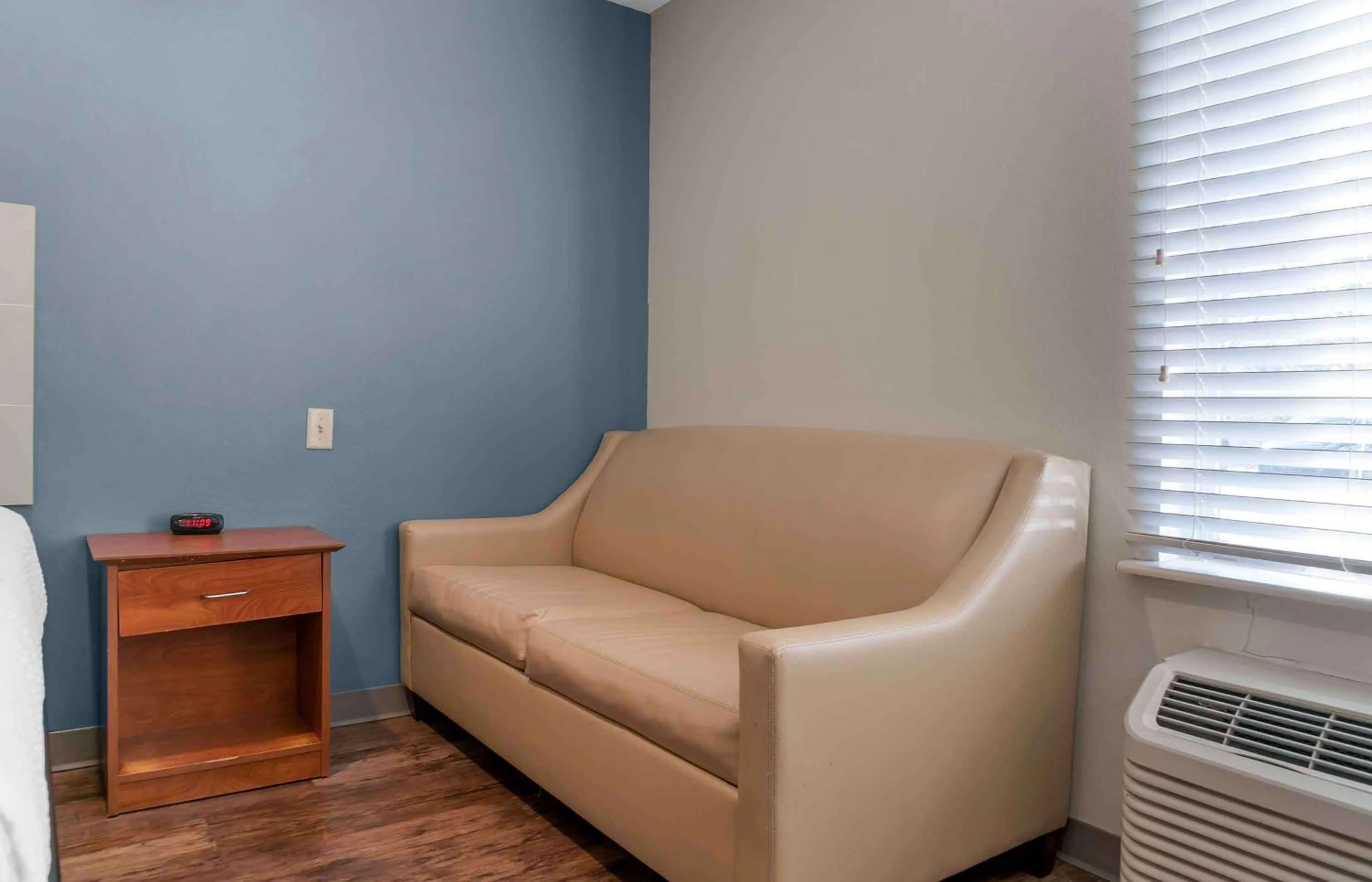 Bedroom in Extended Stay America Select Suites - Kalamazoo - West