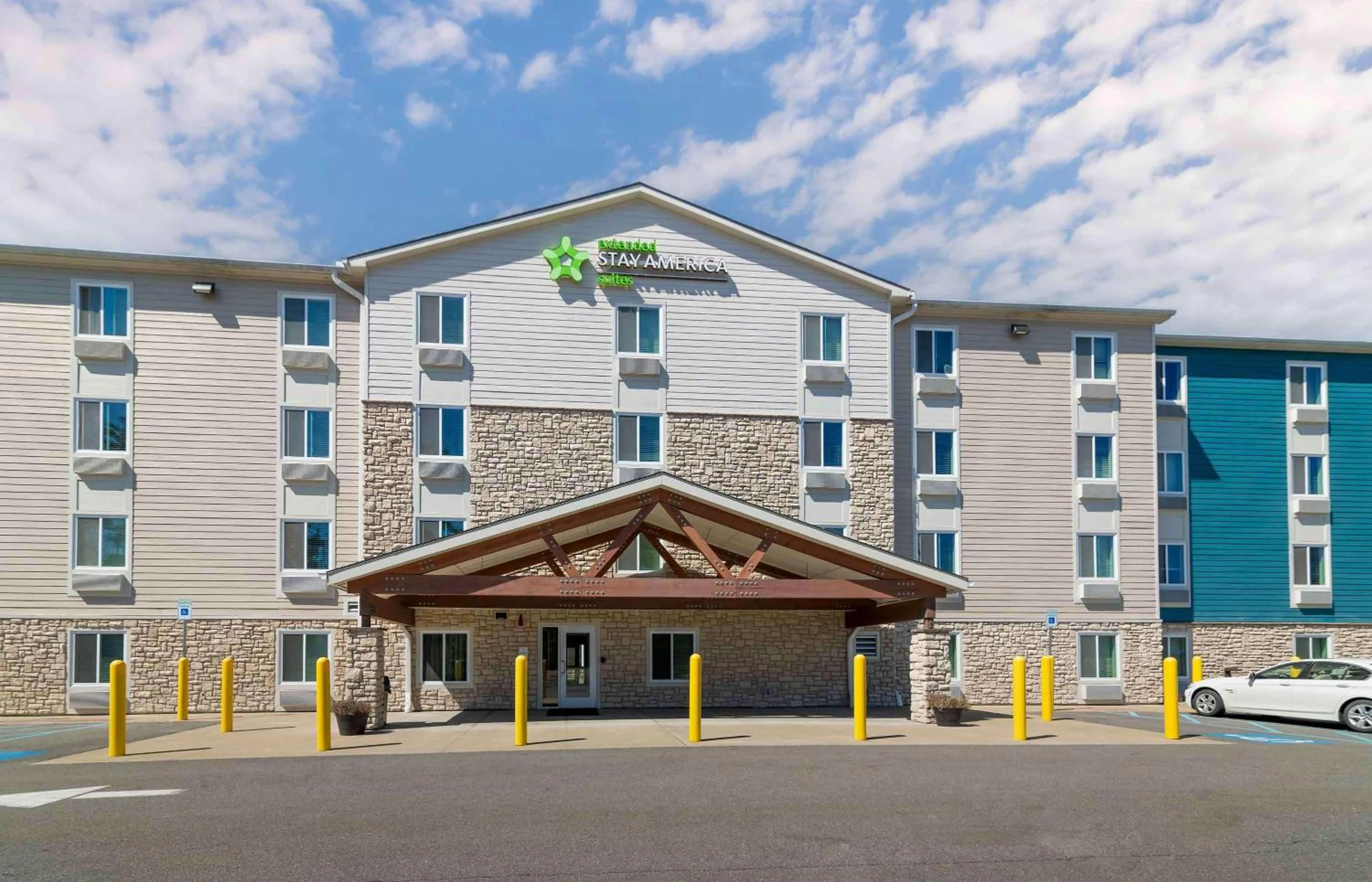 Property building in Extended Stay America Suites - Nashua - Merrimack