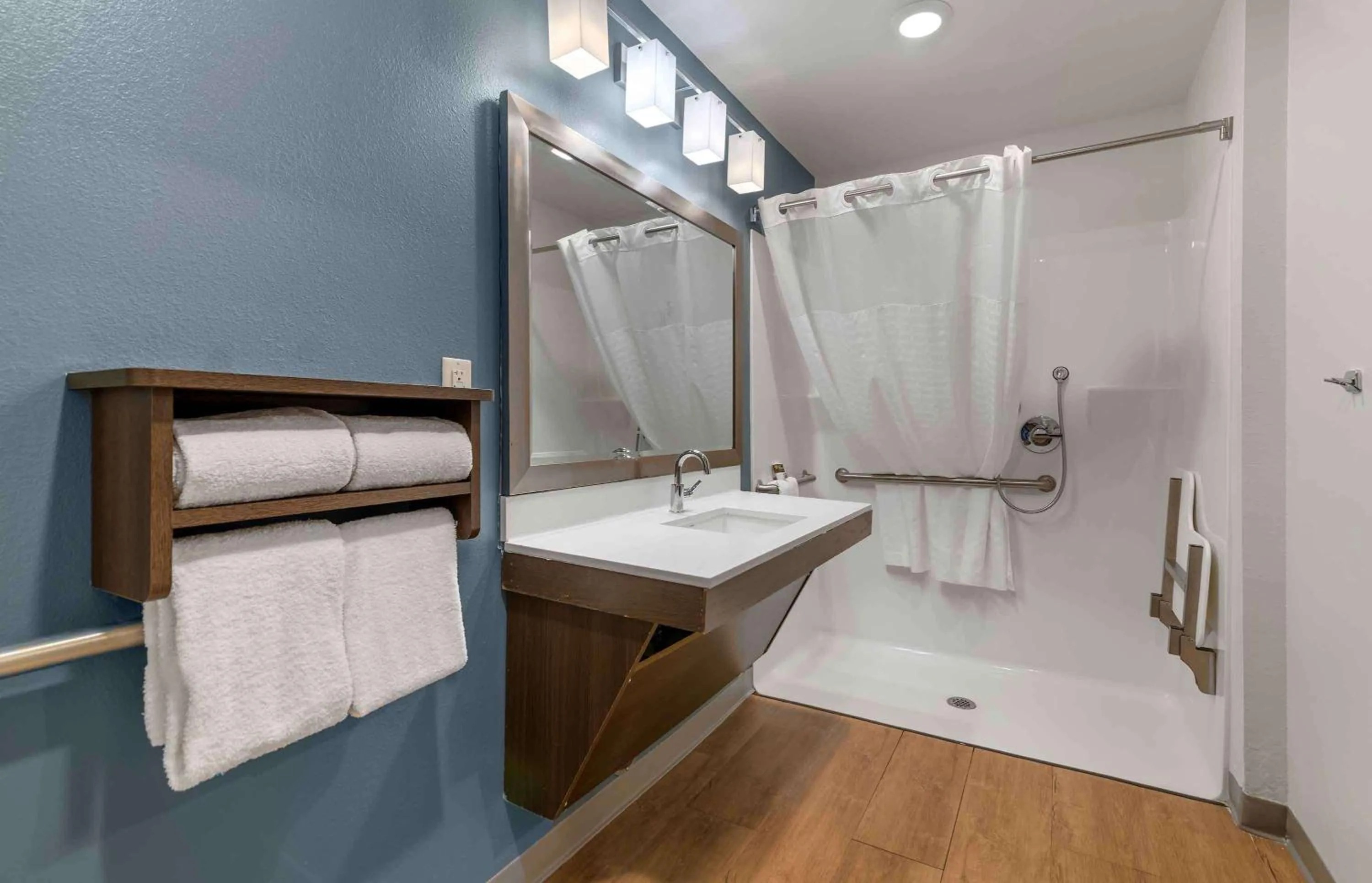 Bathroom in Extended Stay America Suites - Nashua - Merrimack