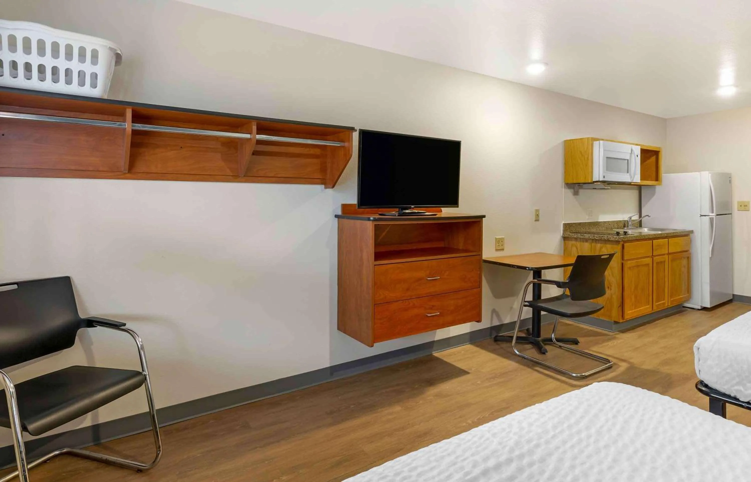 Bedroom, Bed in Extended Stay America Select Suites - Cleveland - Airport
