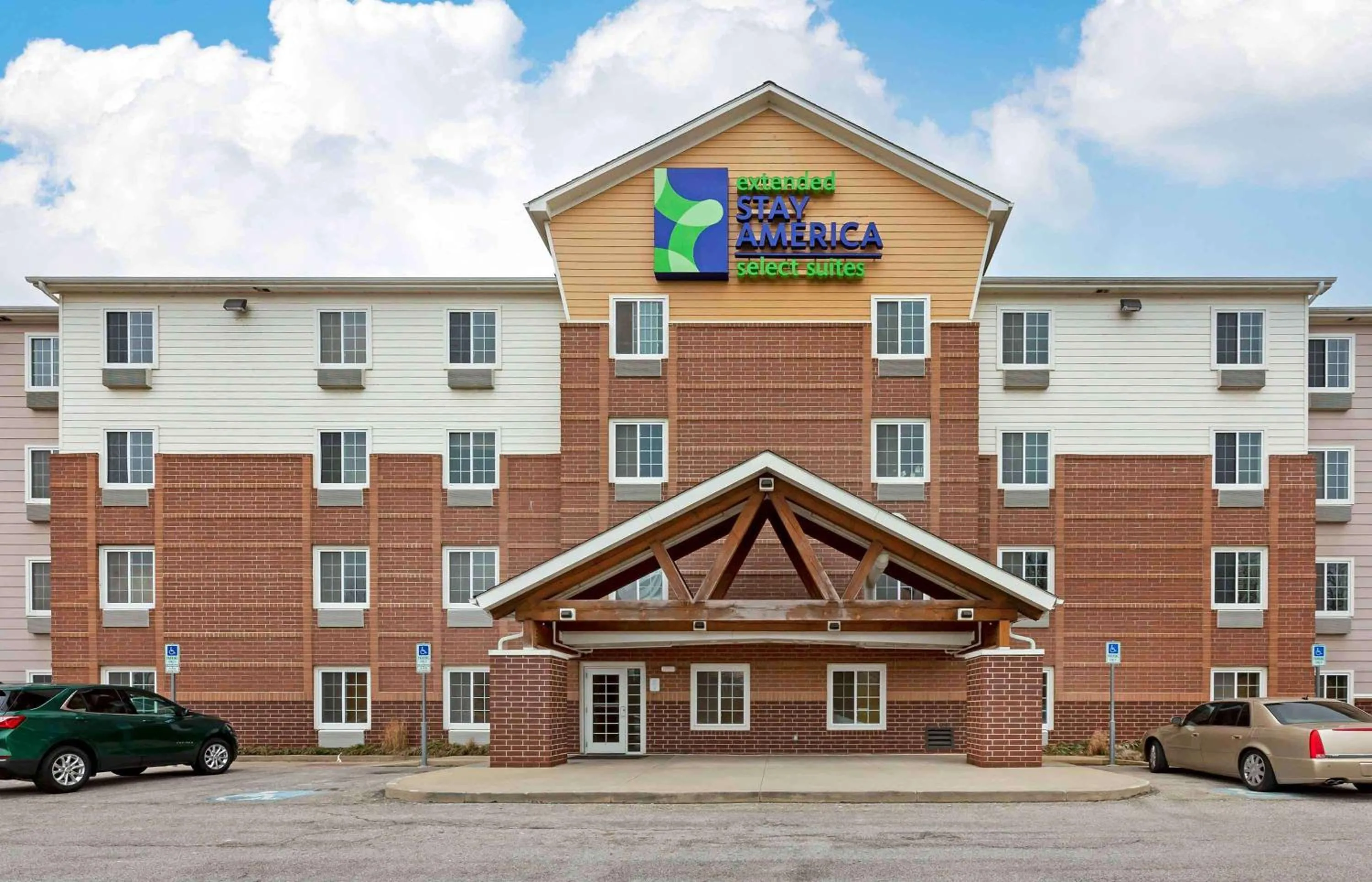 Property building in Extended Stay America Select Suites - Cleveland - Airport