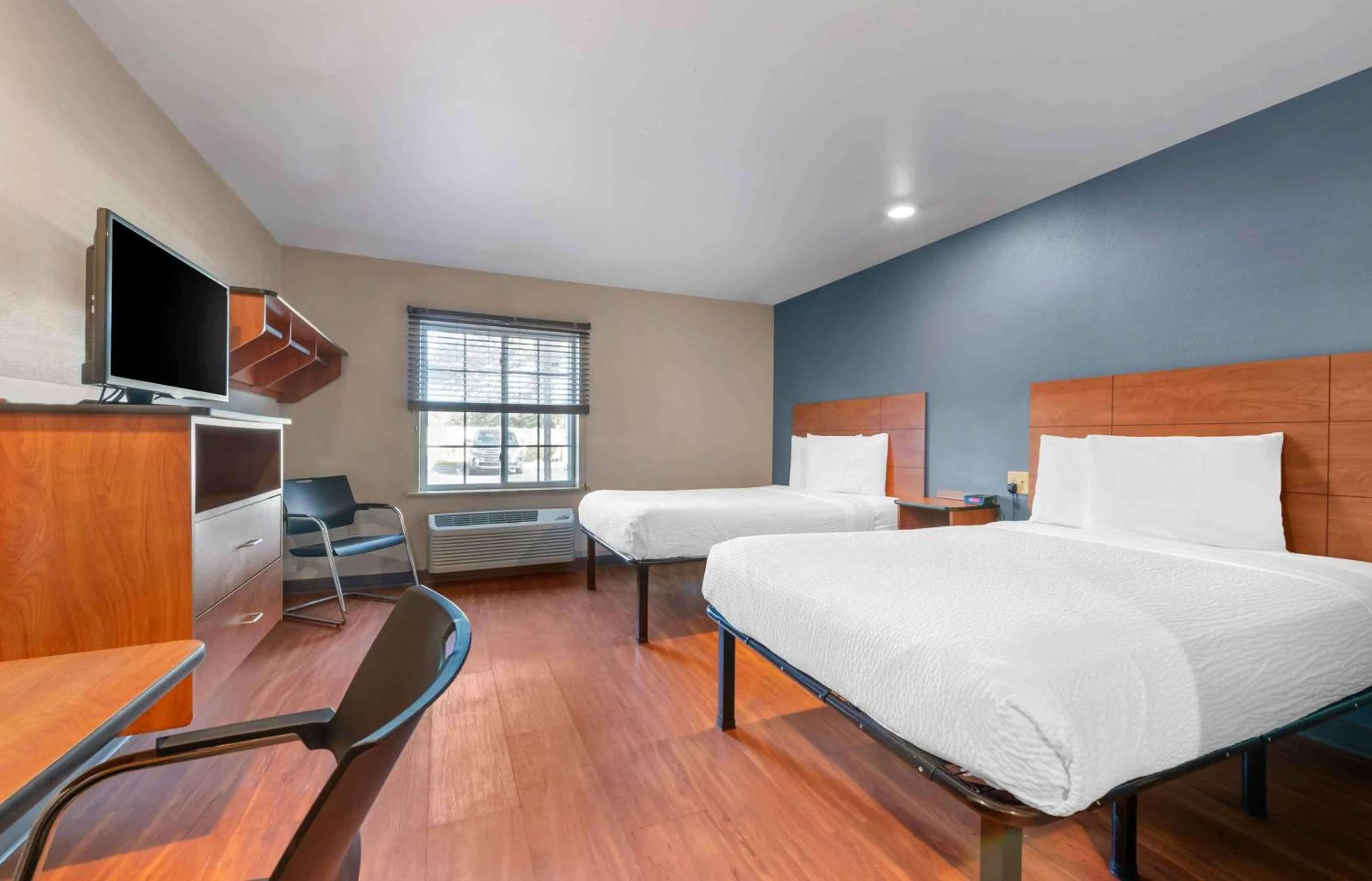 Bedroom, Bed in Extended Stay America Select Suites - Jacksonville - North