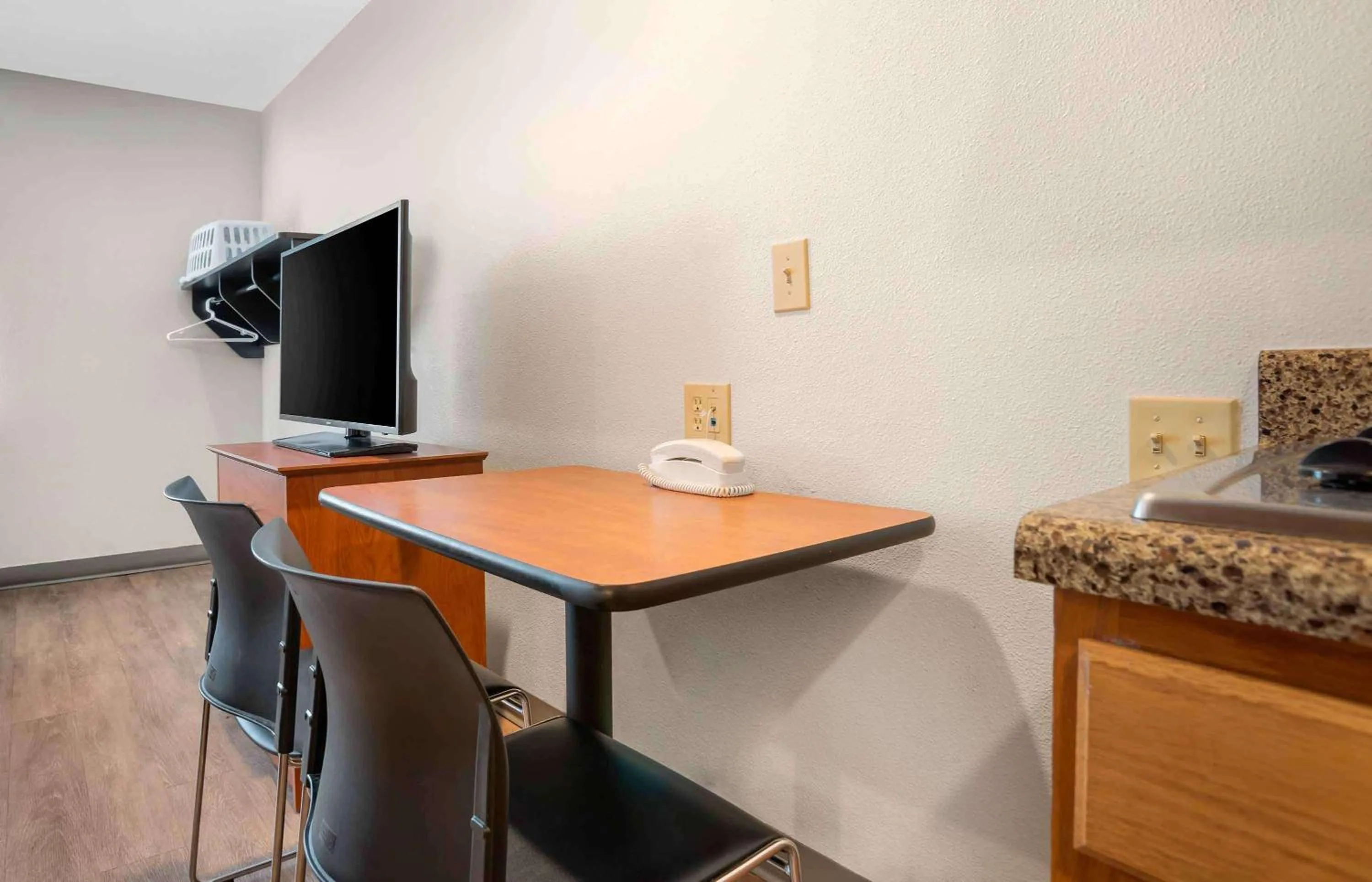 Bedroom in Extended Stay America Select Suites - Gulfport