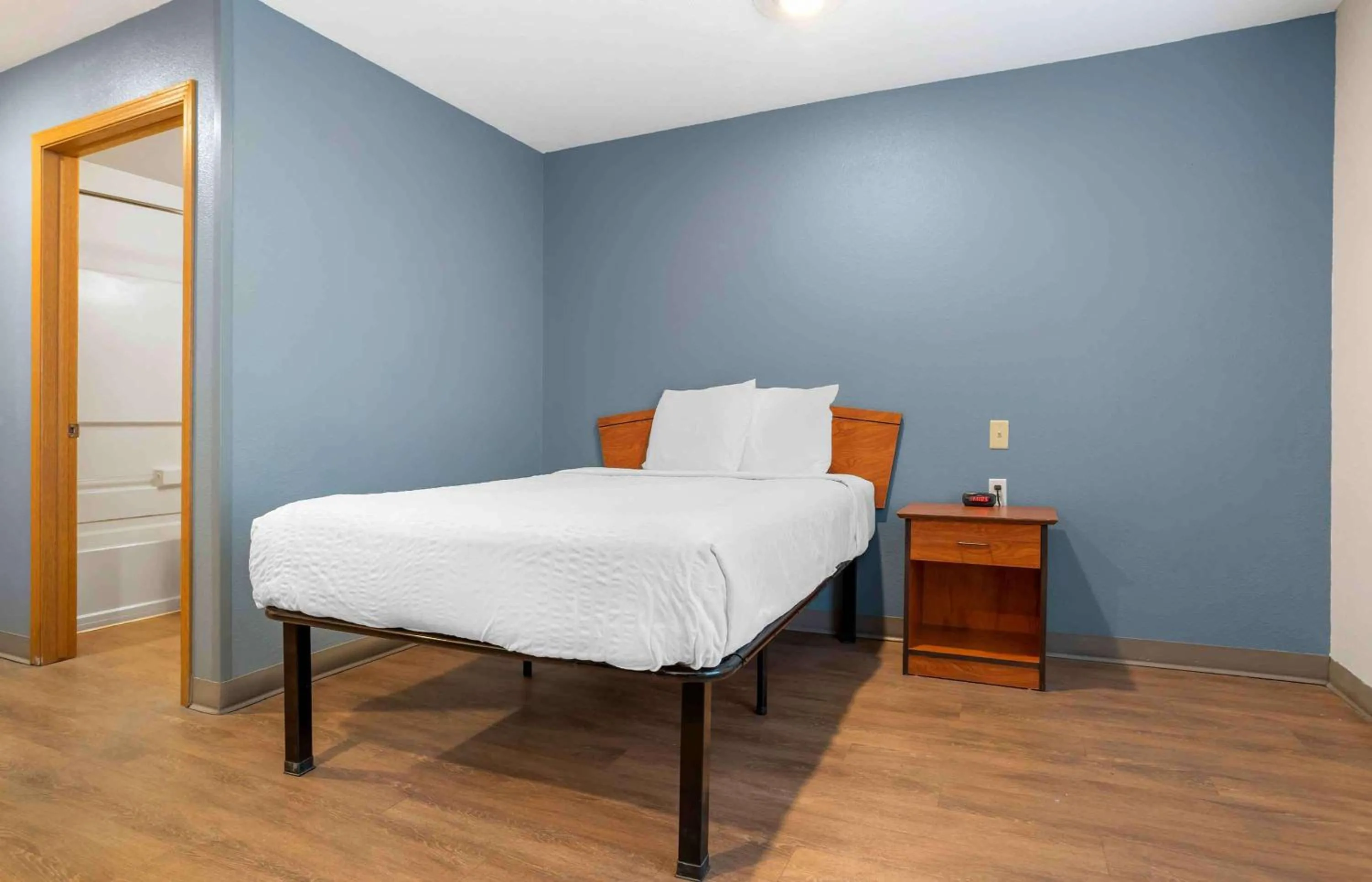 Bedroom, Bed in Extended Stay America Select Suites - Gulfport