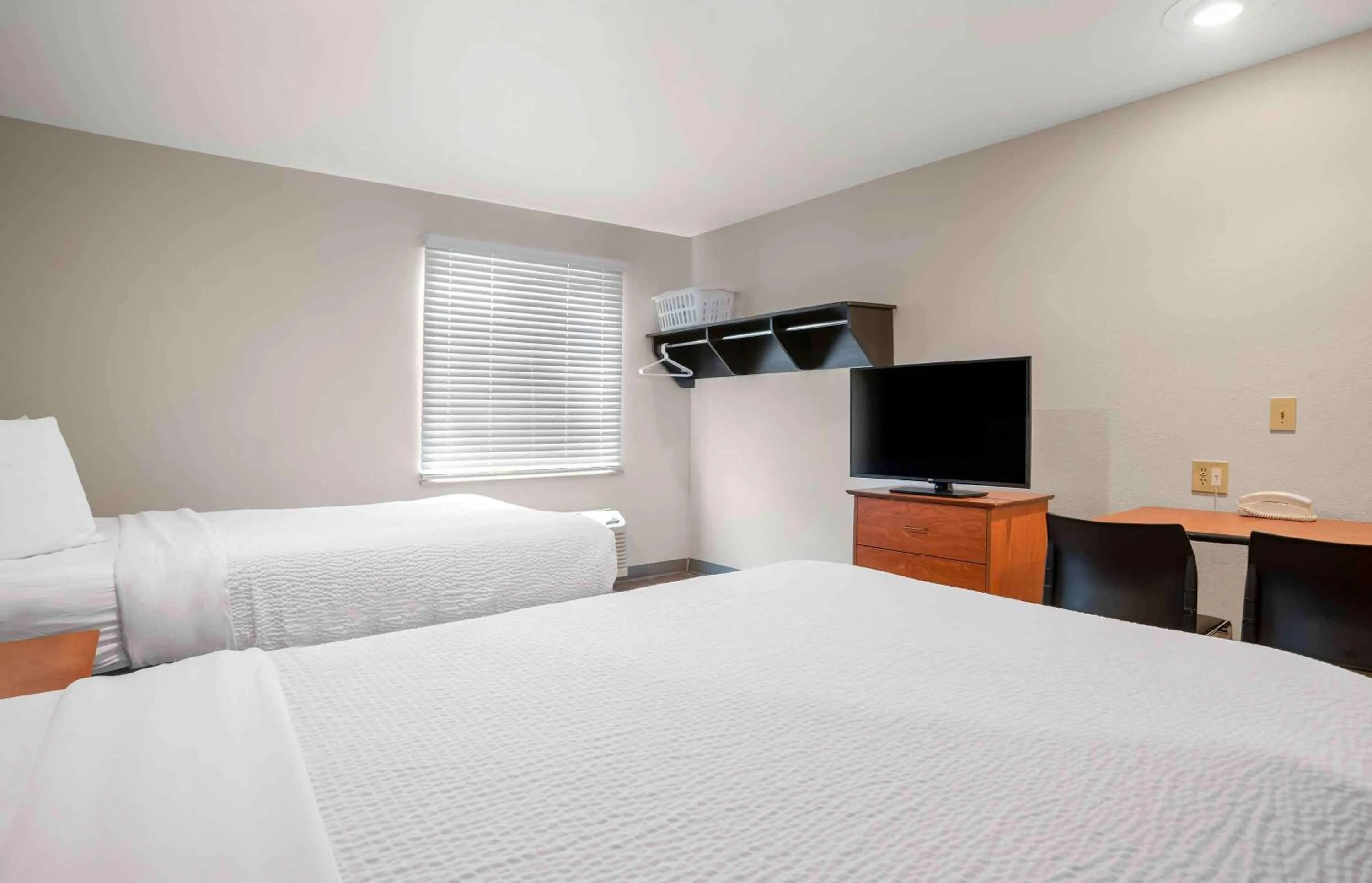 Bedroom, Bed in Extended Stay America Select Suites - Gulfport
