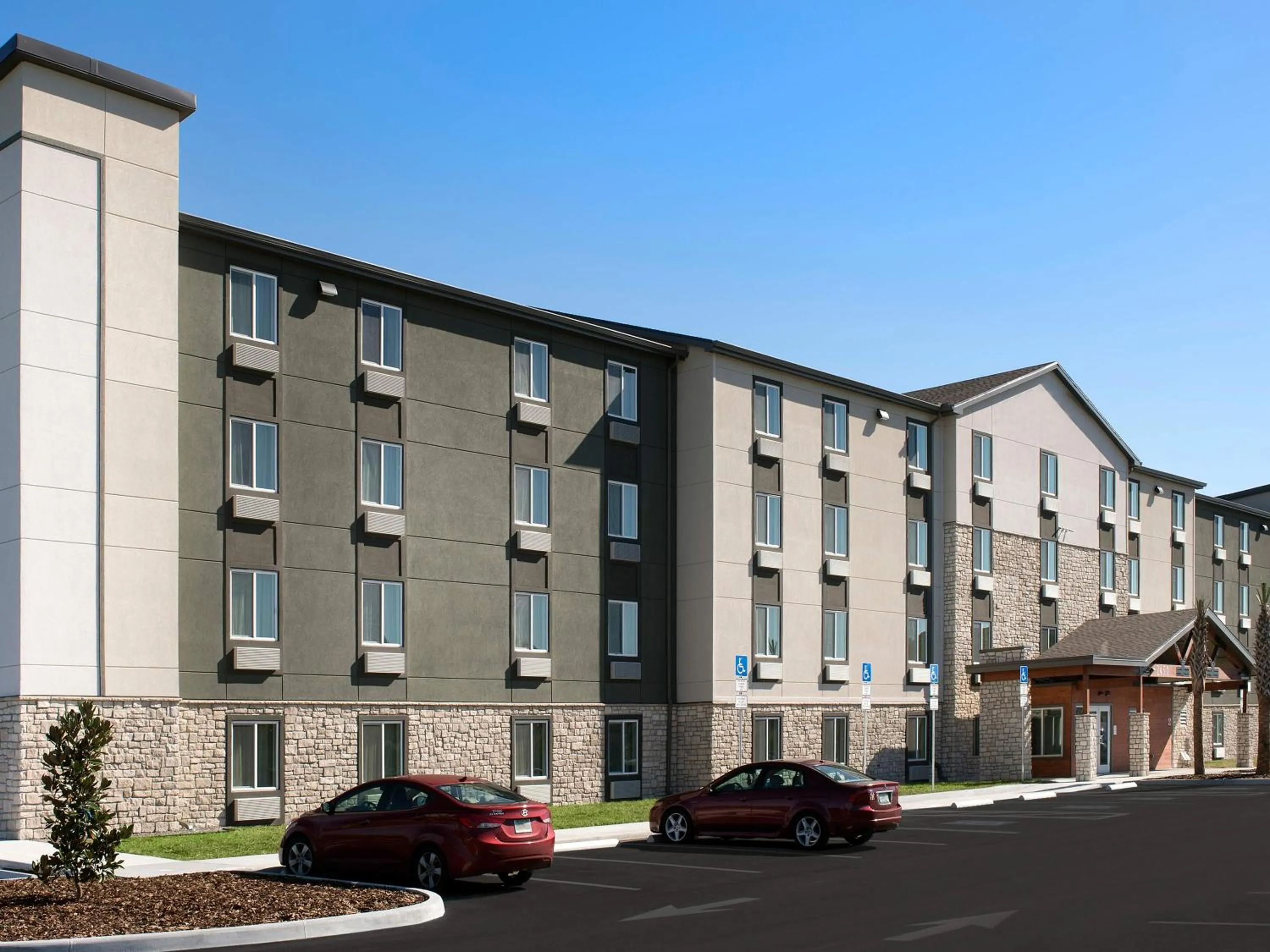 Property building in Extended Stay America Suites - Philadelphia - Plymouth Meeting - West