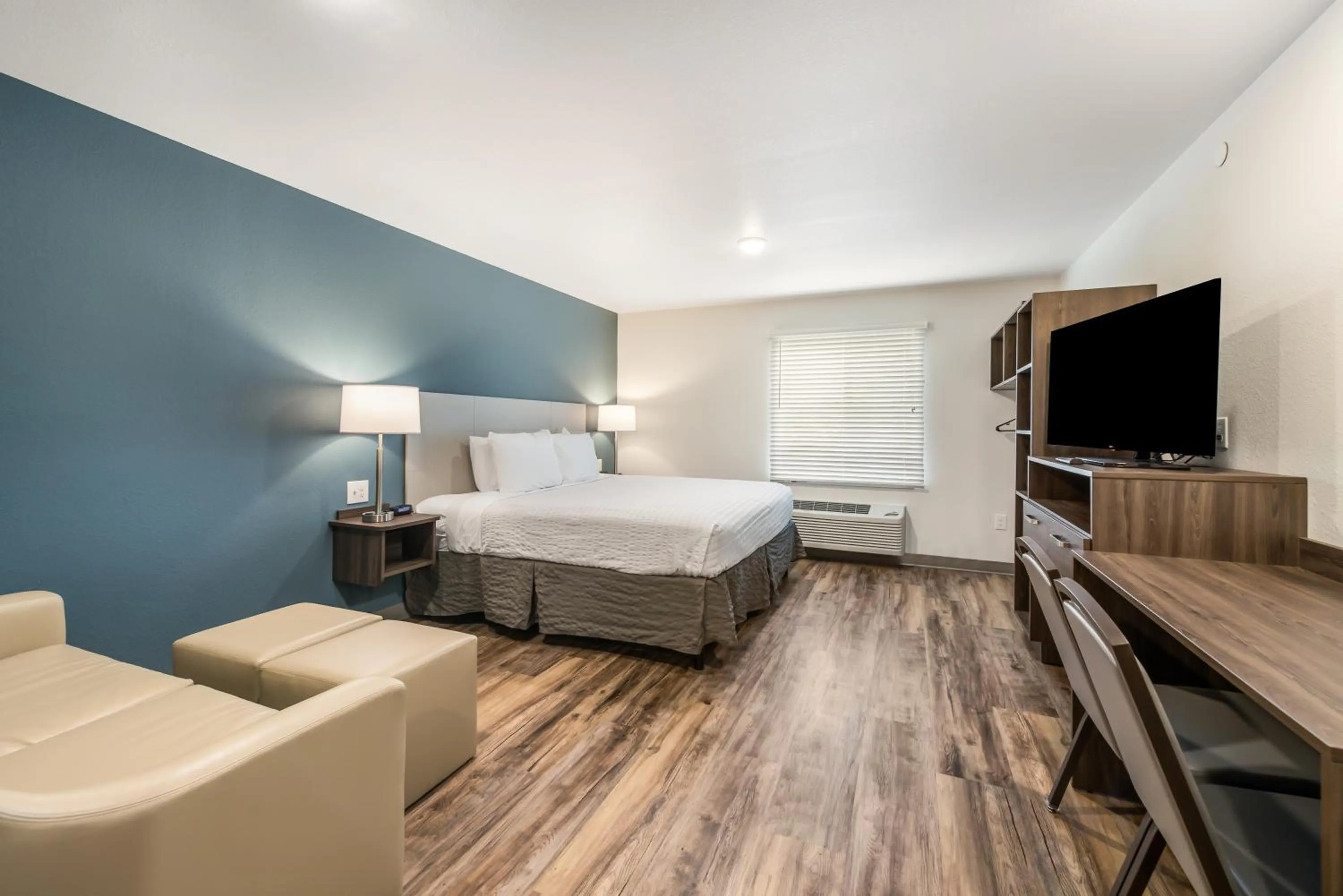 Bed in Extended Stay America Suites - Philadelphia - Plymouth Meeting - West