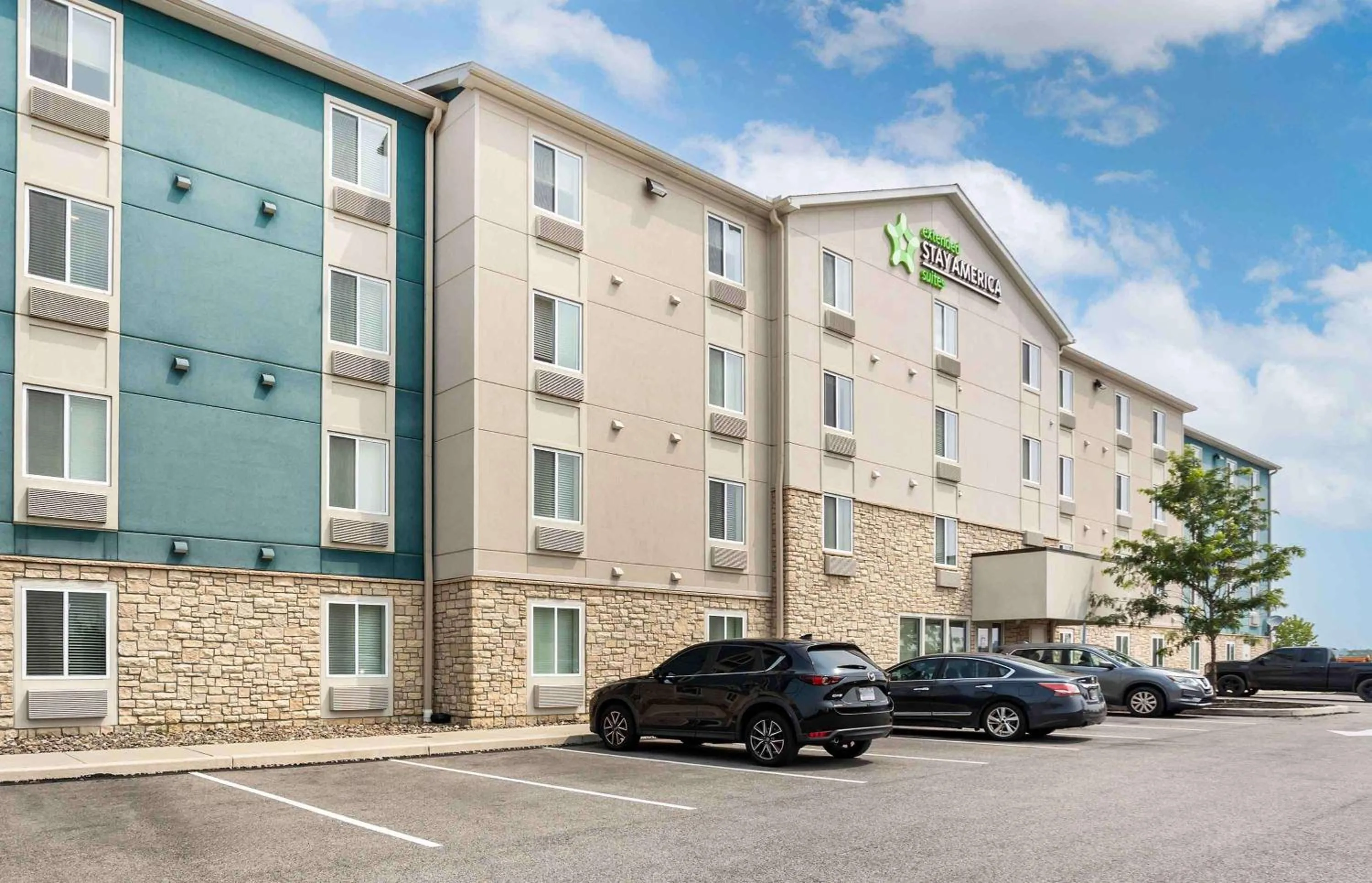 Property building in Extended Stay America Suites - Philadelphia - Plymouth Meeting - West