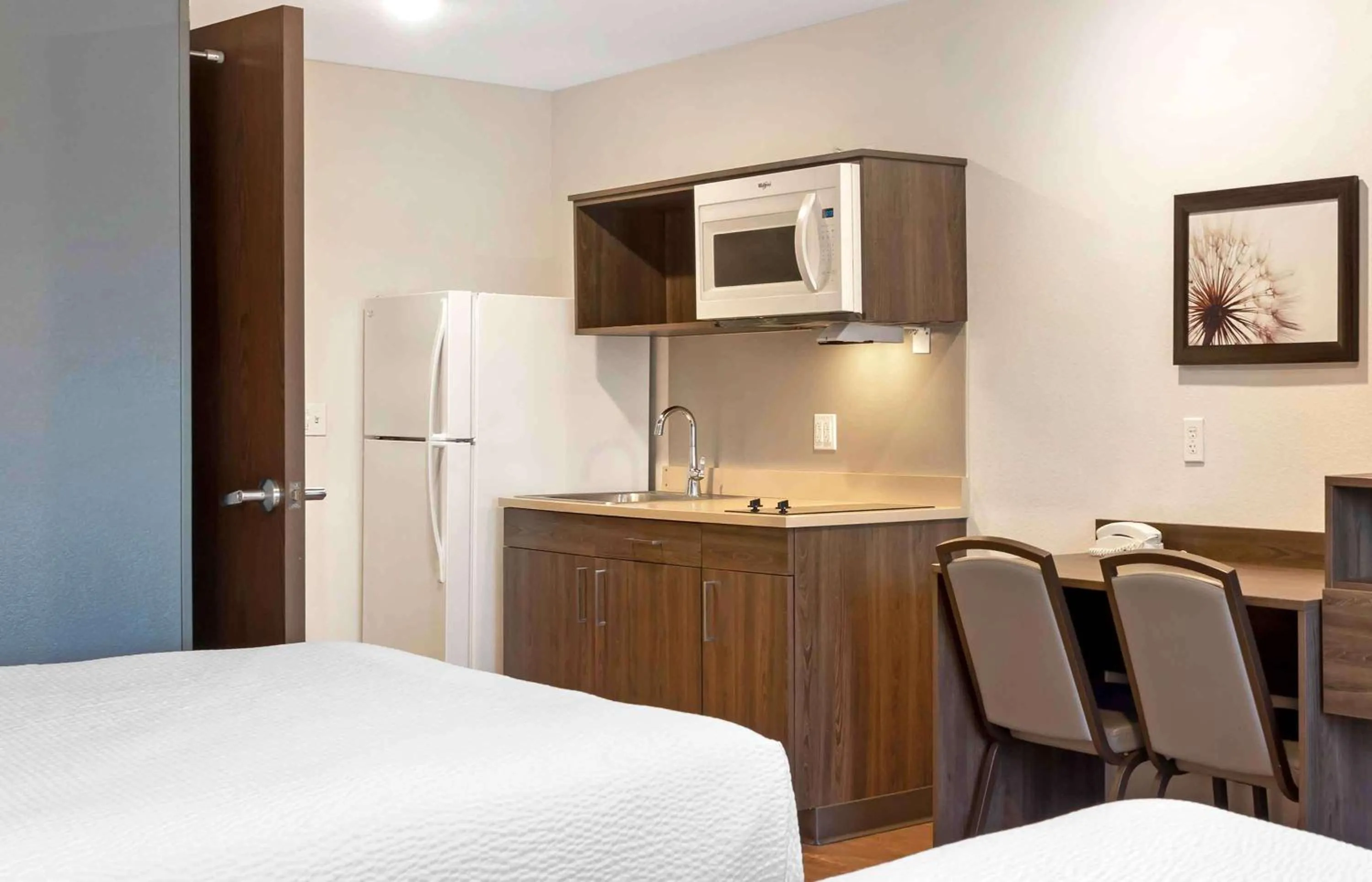 Bedroom, Bed in Extended Stay America Suites - Norco