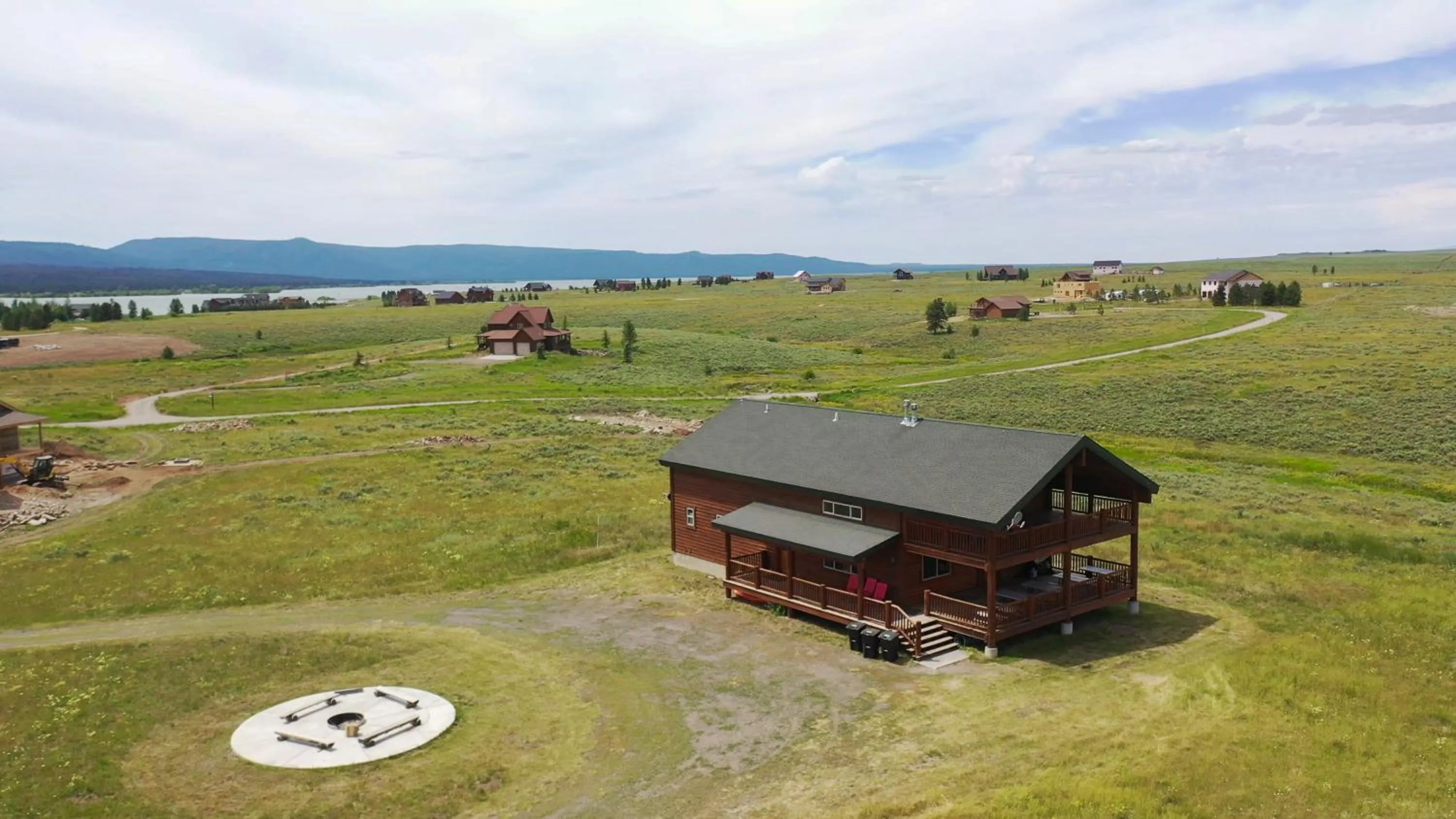 Liberty Lodge by KABINO Hot Tub Air Hockey 3 Living Rooms 7 bedrooms Boat Launch Reservoir ATV Snowmobile Trails WiFi