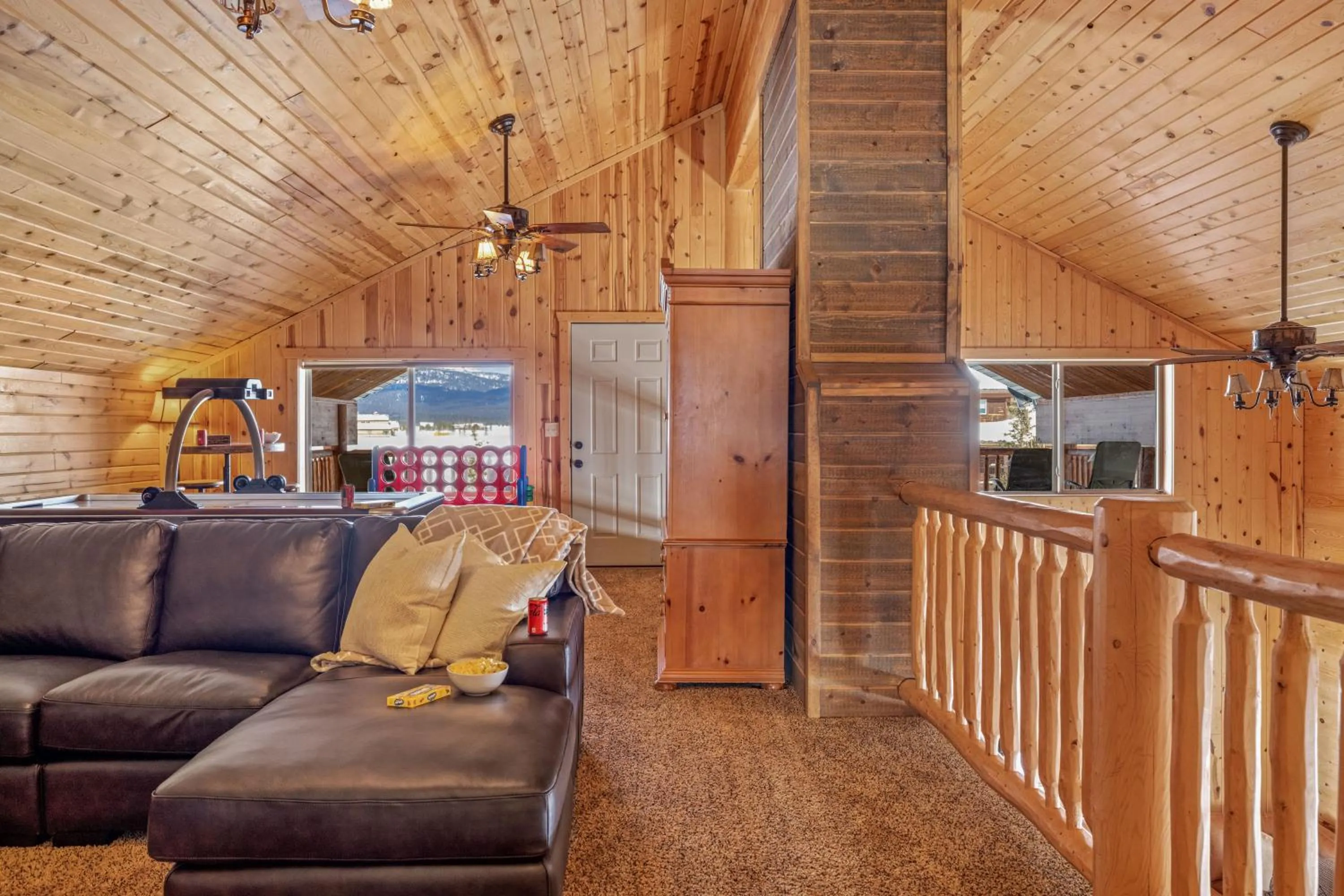 Liberty Lodge by KABINO Hot Tub Air Hockey 3 Living Rooms 7 bedrooms Boat Launch Reservoir ATV Snowmobile Trails WiFi