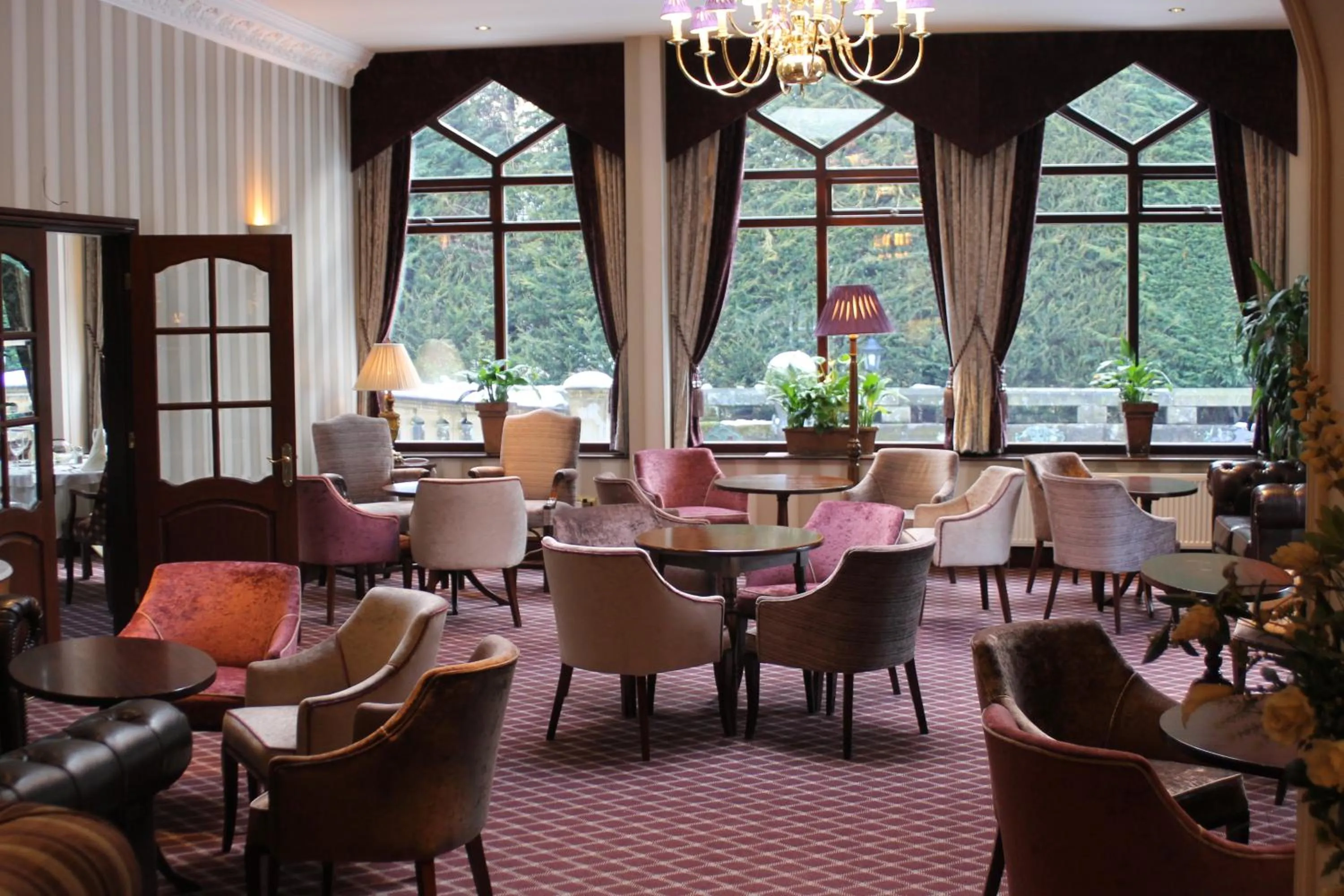Restaurant/places to eat in Oakwood Hall Hotel
