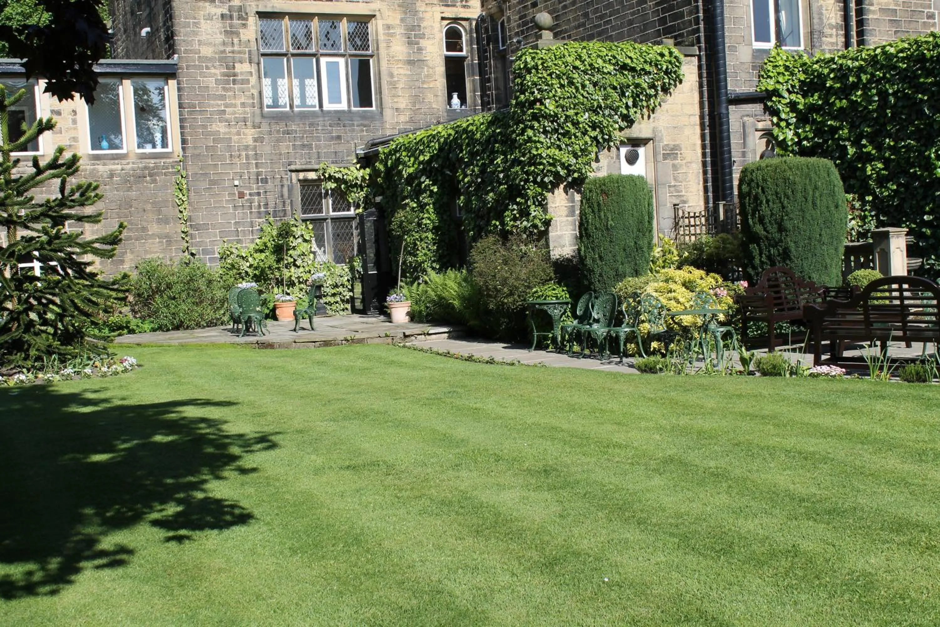 Garden in Oakwood Hall Hotel
