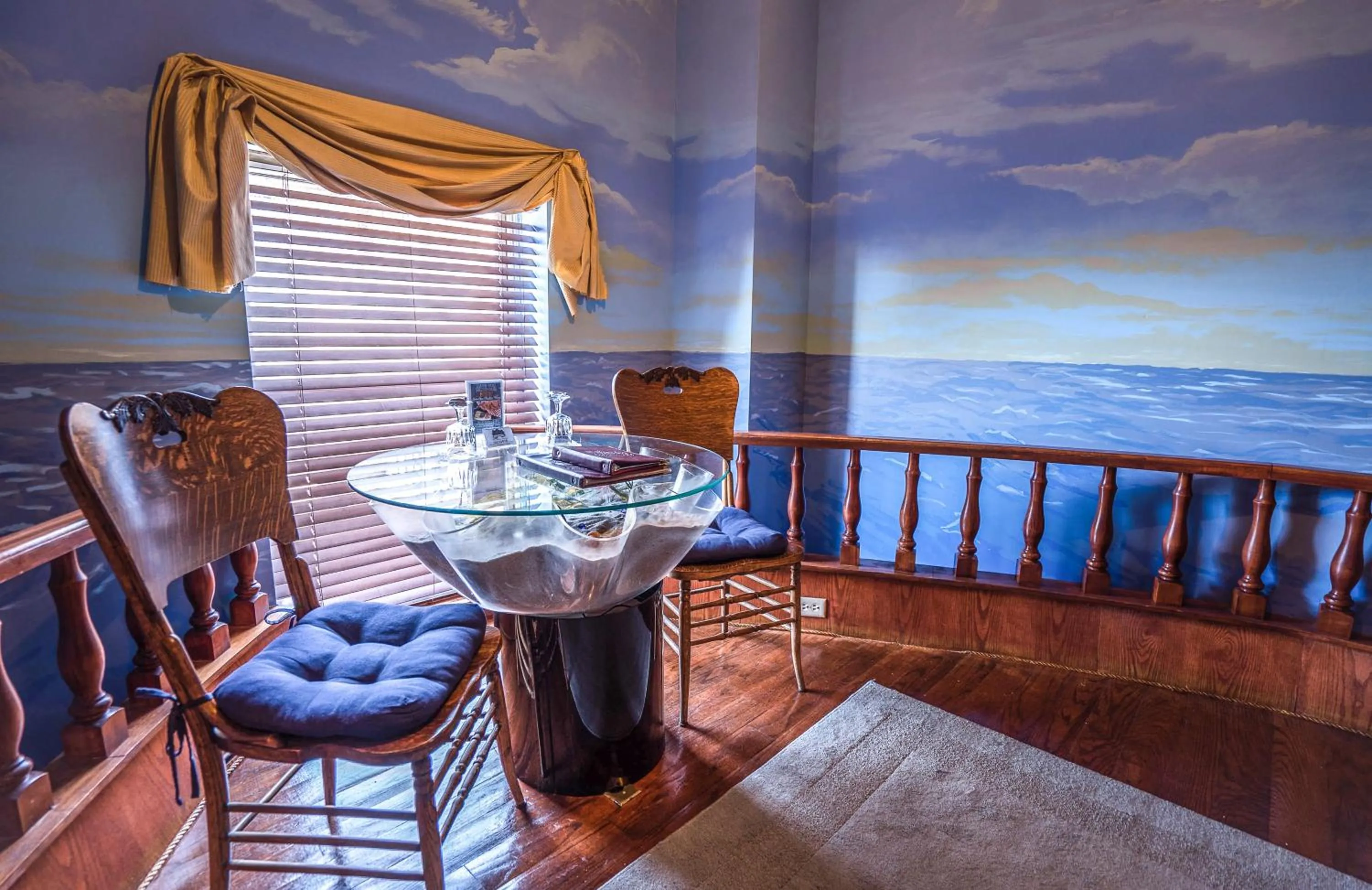 Seating area in The Anniversary Inn - Fifth South