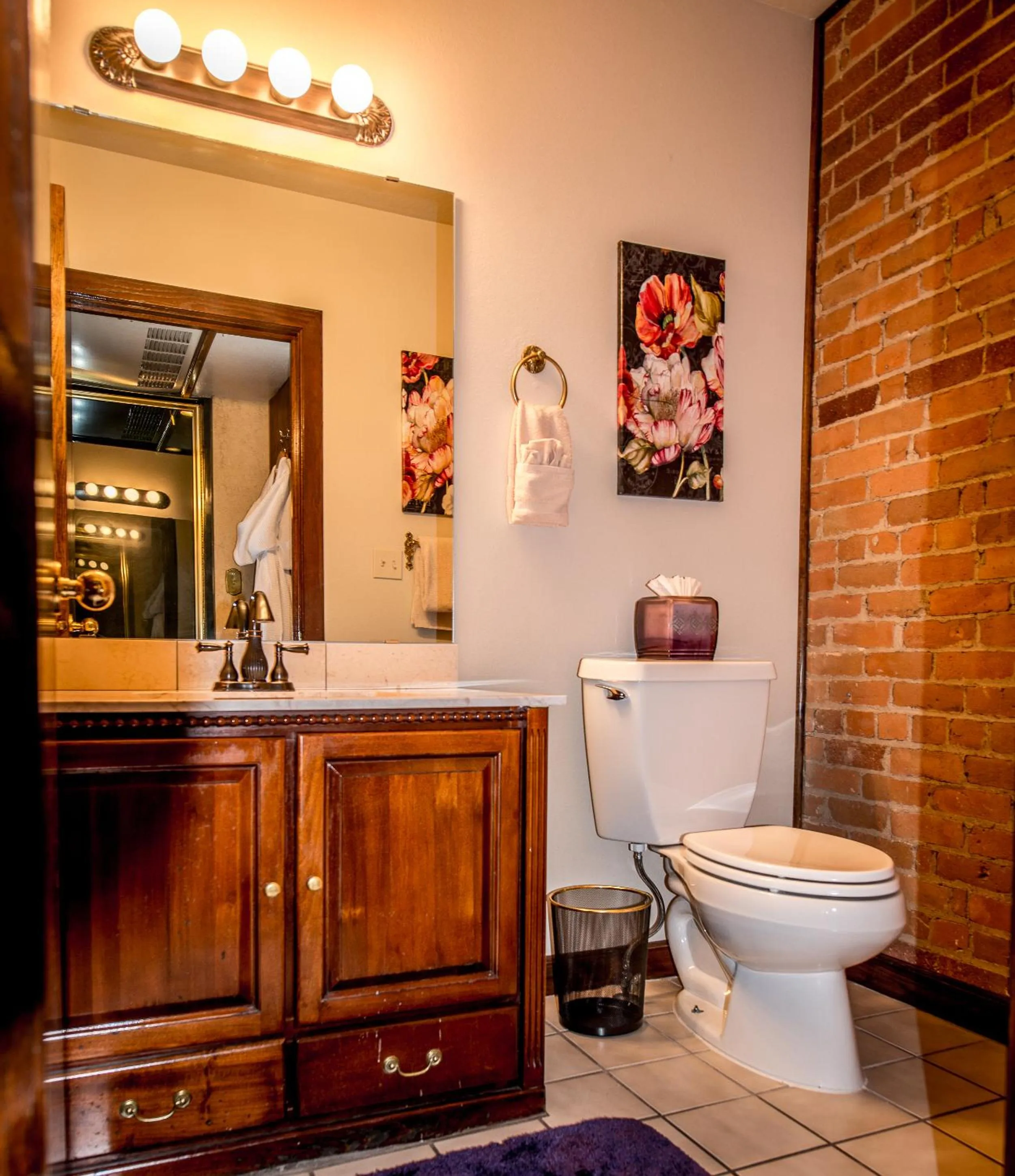 Bathroom in The Anniversary Inn - Fifth South
