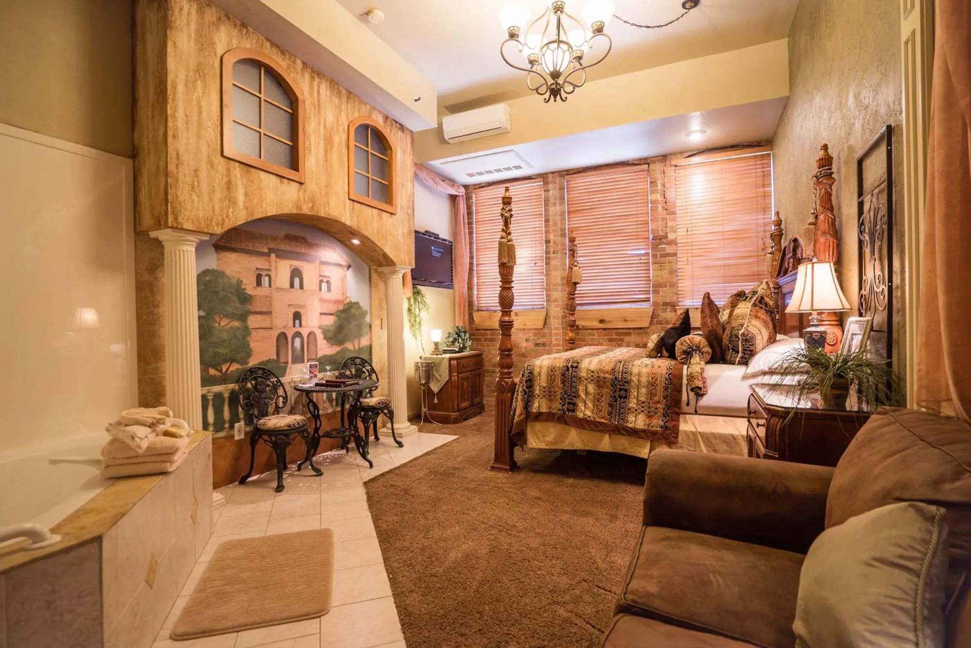 Bedroom, Bed in The Anniversary Inn - Fifth South