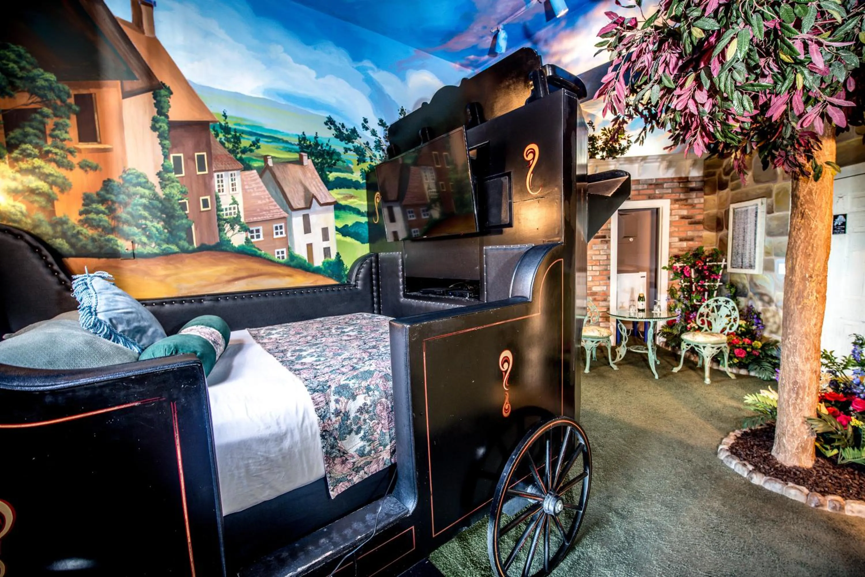 Bed in The Anniversary Inn - Fifth South