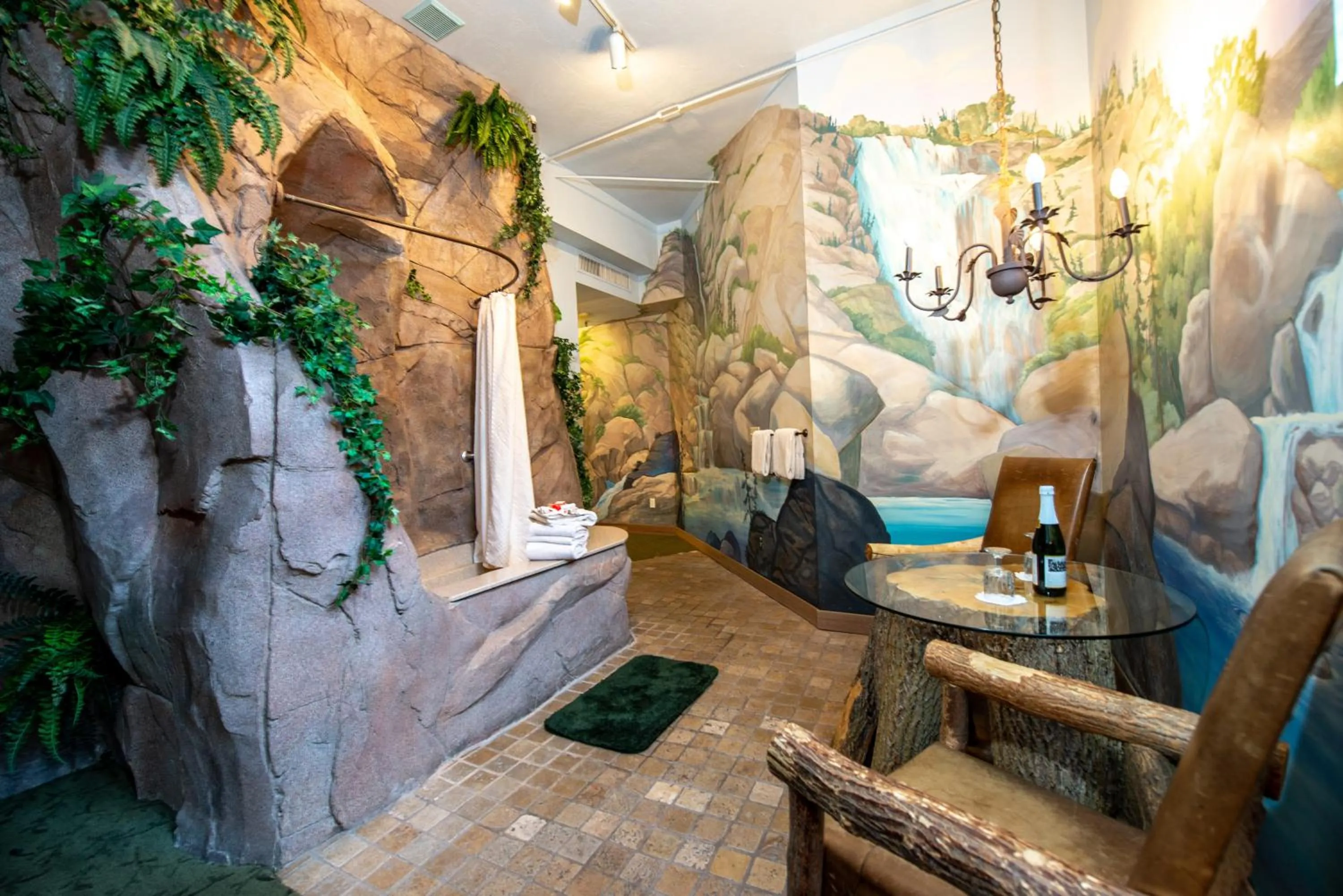 Seating area in The Anniversary Inn - Fifth South