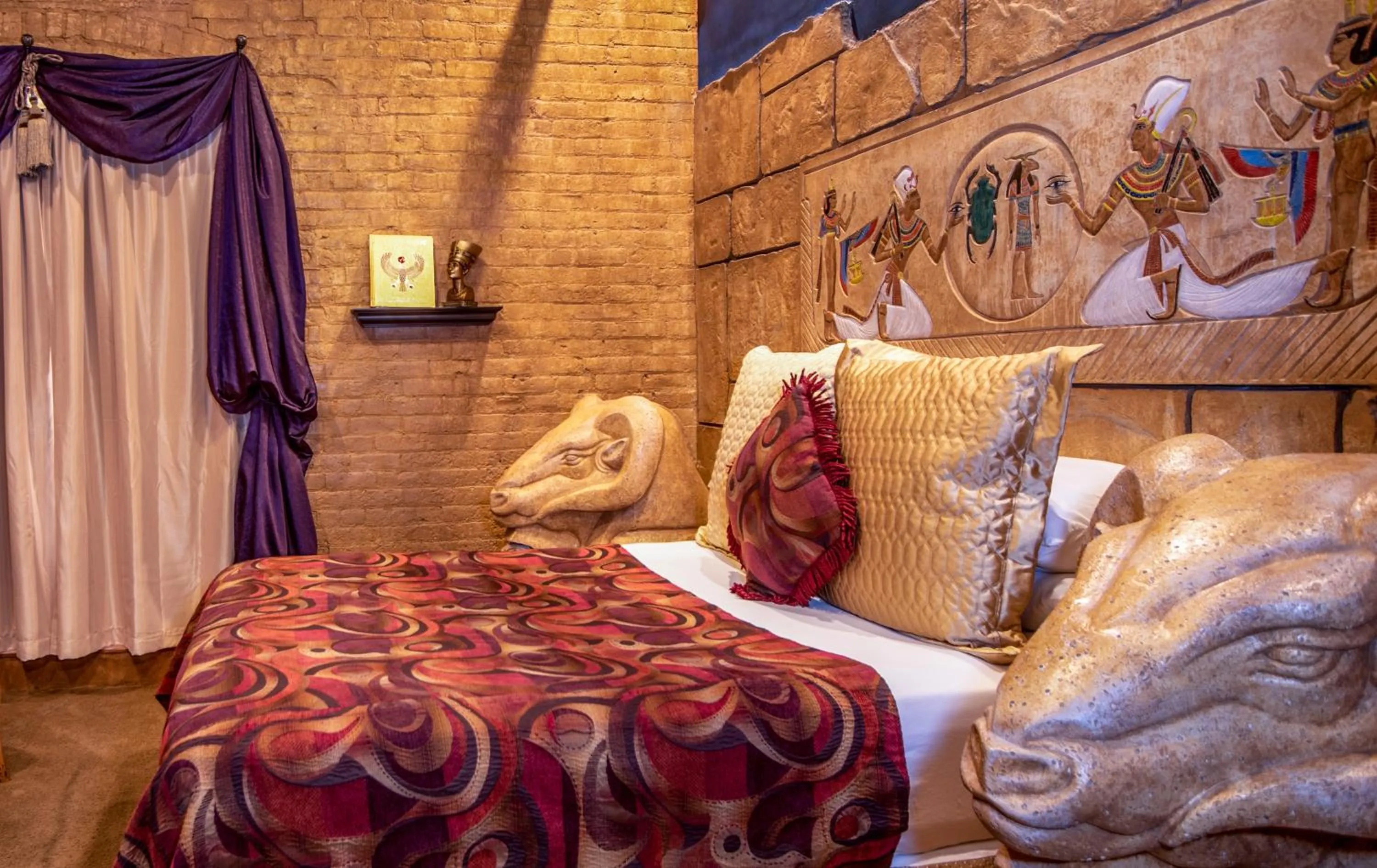 Bedroom, Bed in The Anniversary Inn - Fifth South