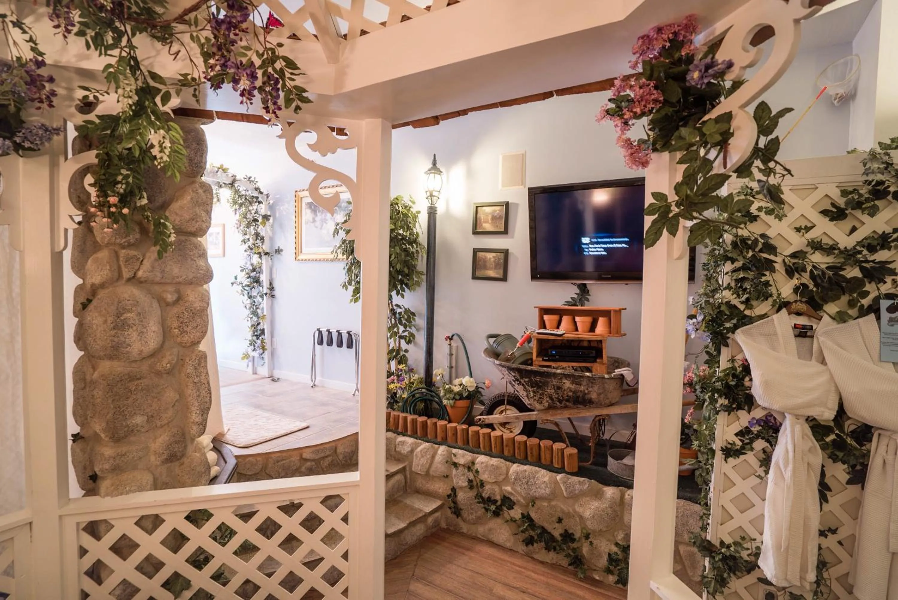 TV and multimedia in The Anniversary Inn - Fifth South