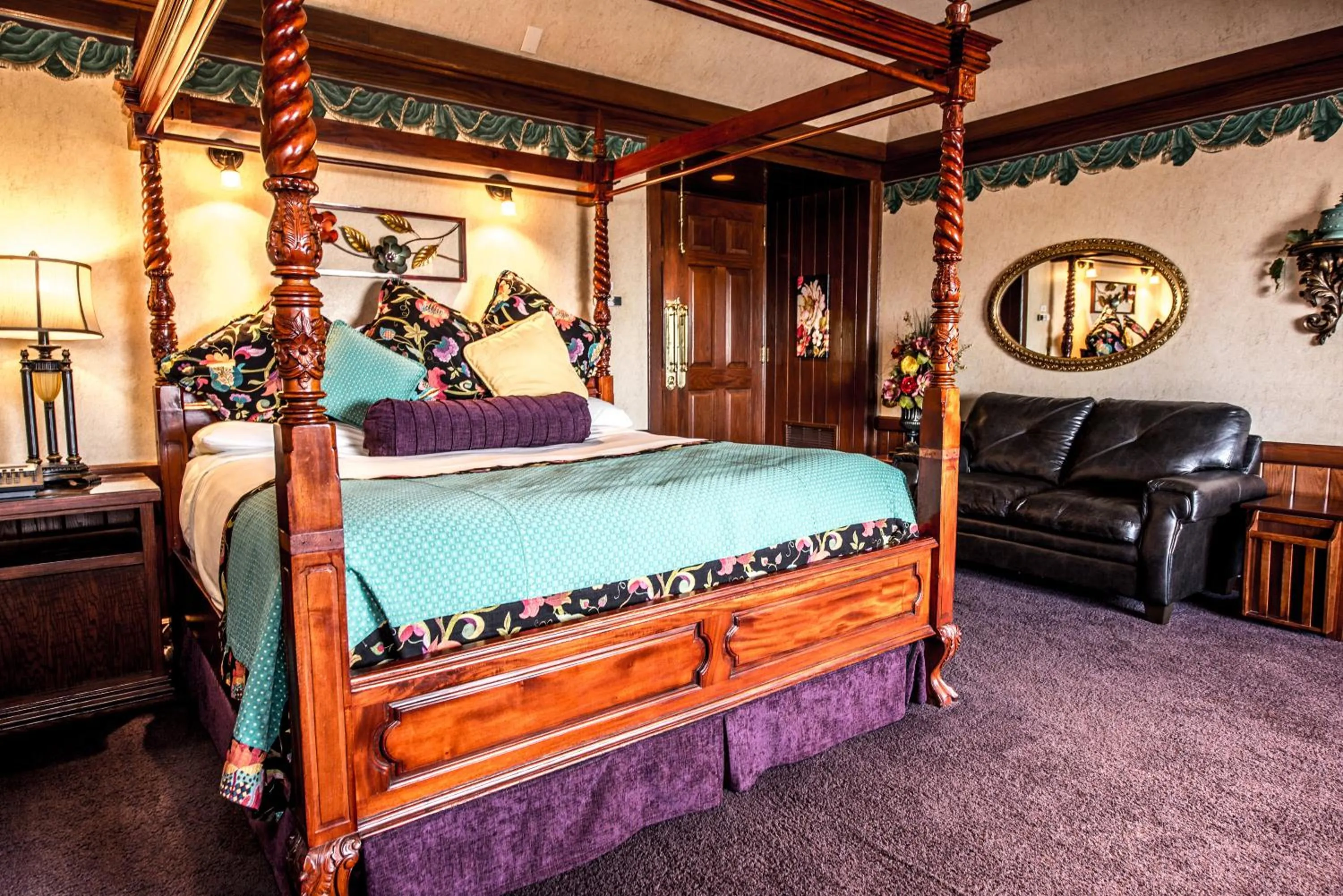 Bedroom, Bed in The Anniversary Inn - Fifth South