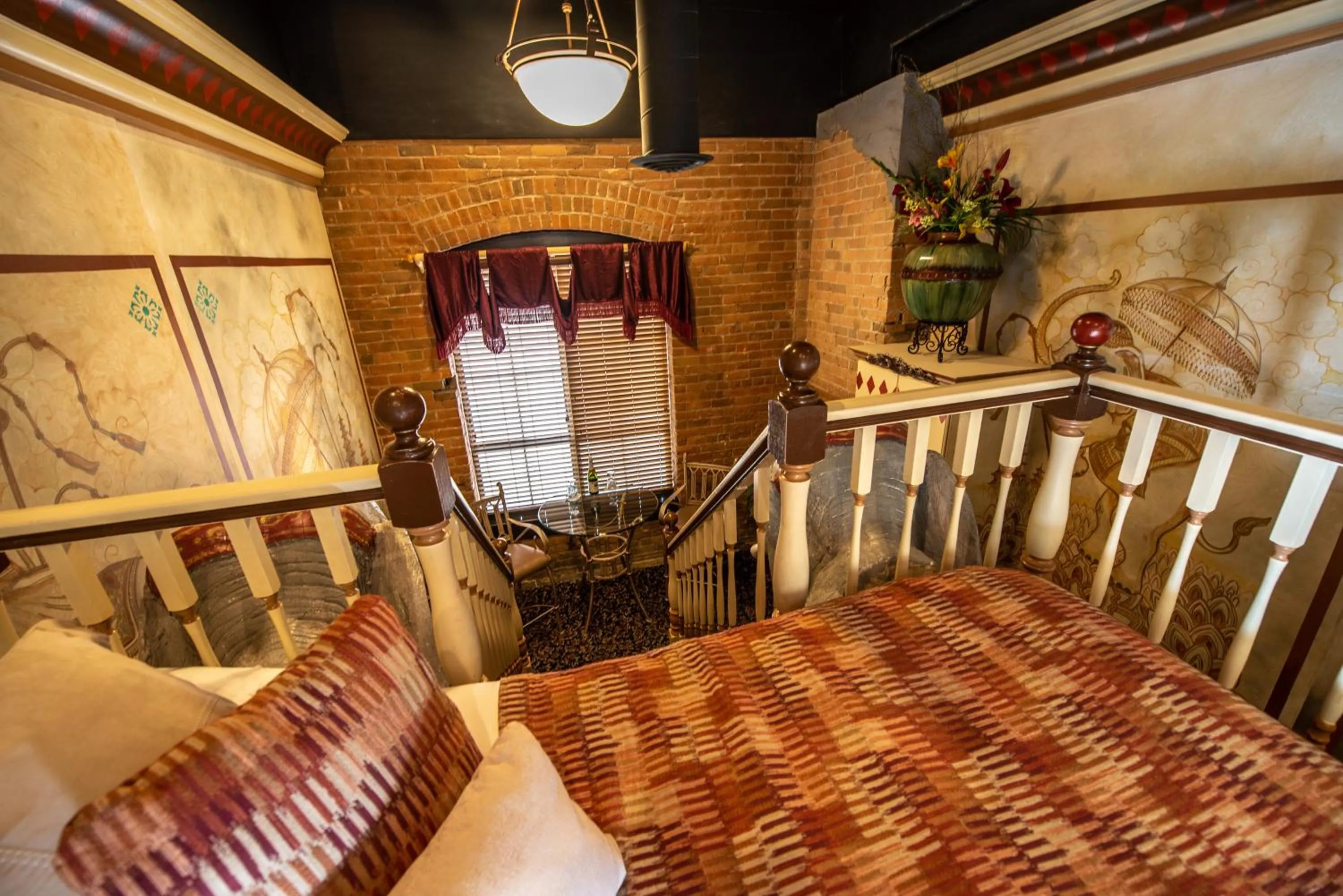 Bed in The Anniversary Inn - Fifth South