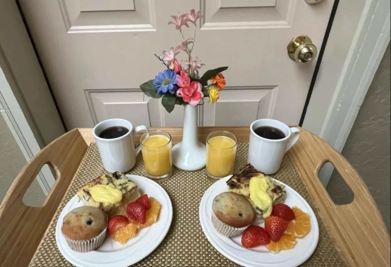 Breakfast in The Anniversary Inn - Fifth South