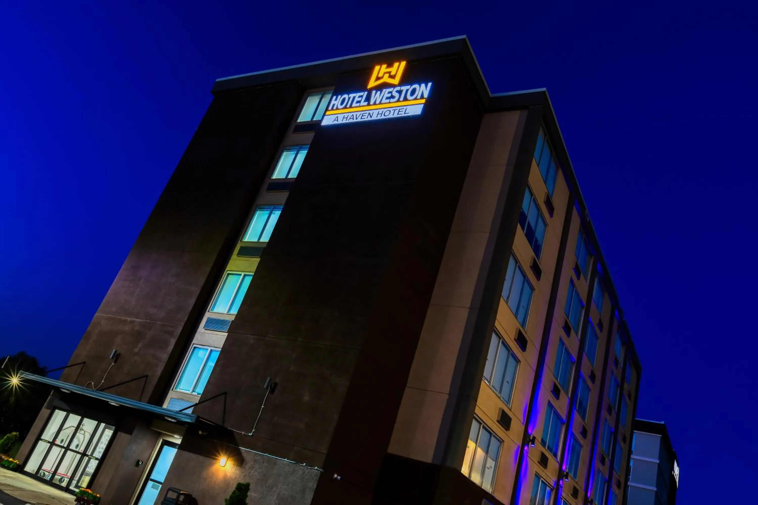 Property building in Hotel Weston