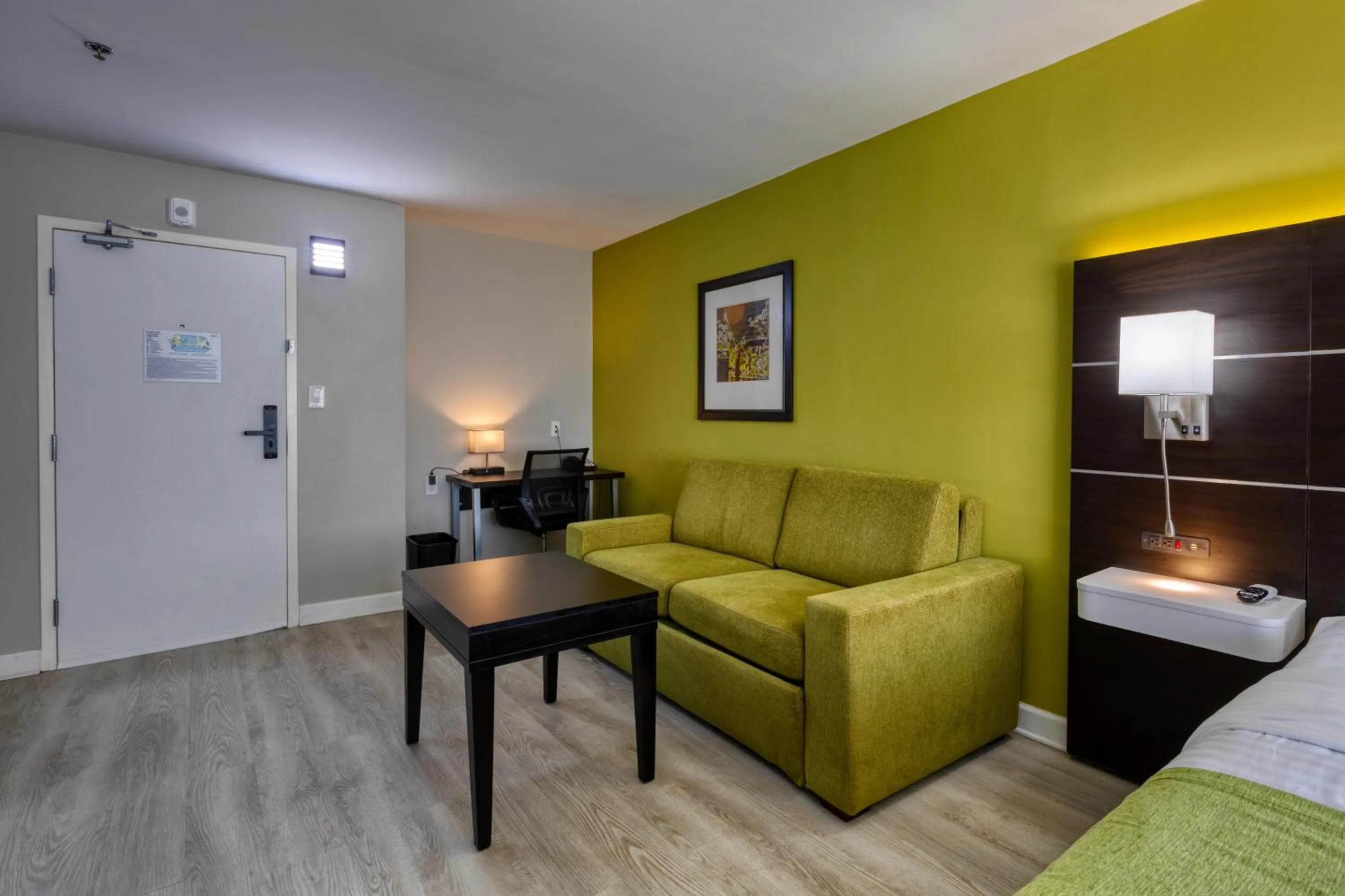 Seating area, Bed in Hotel Weston