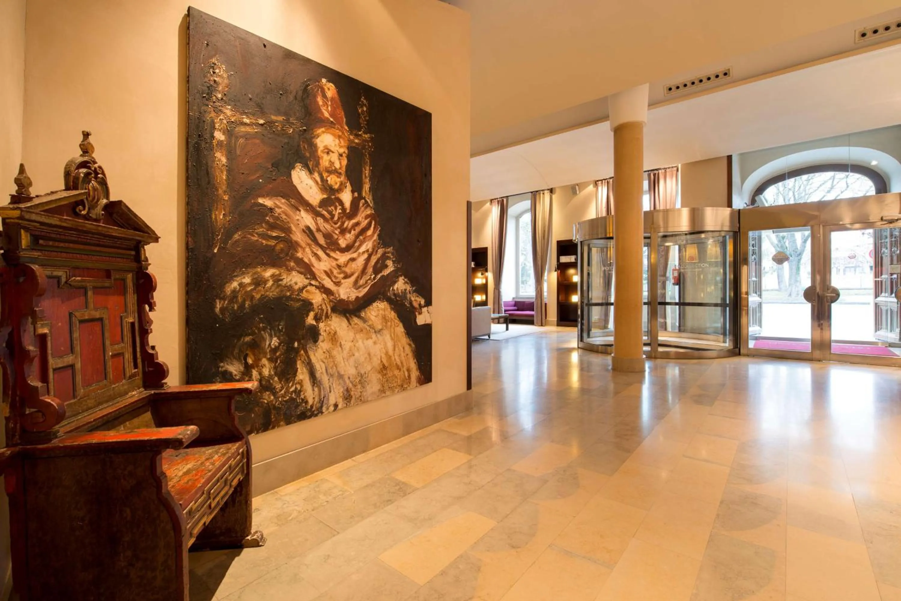 Lobby or reception in NH Collection Palacio de Burgos