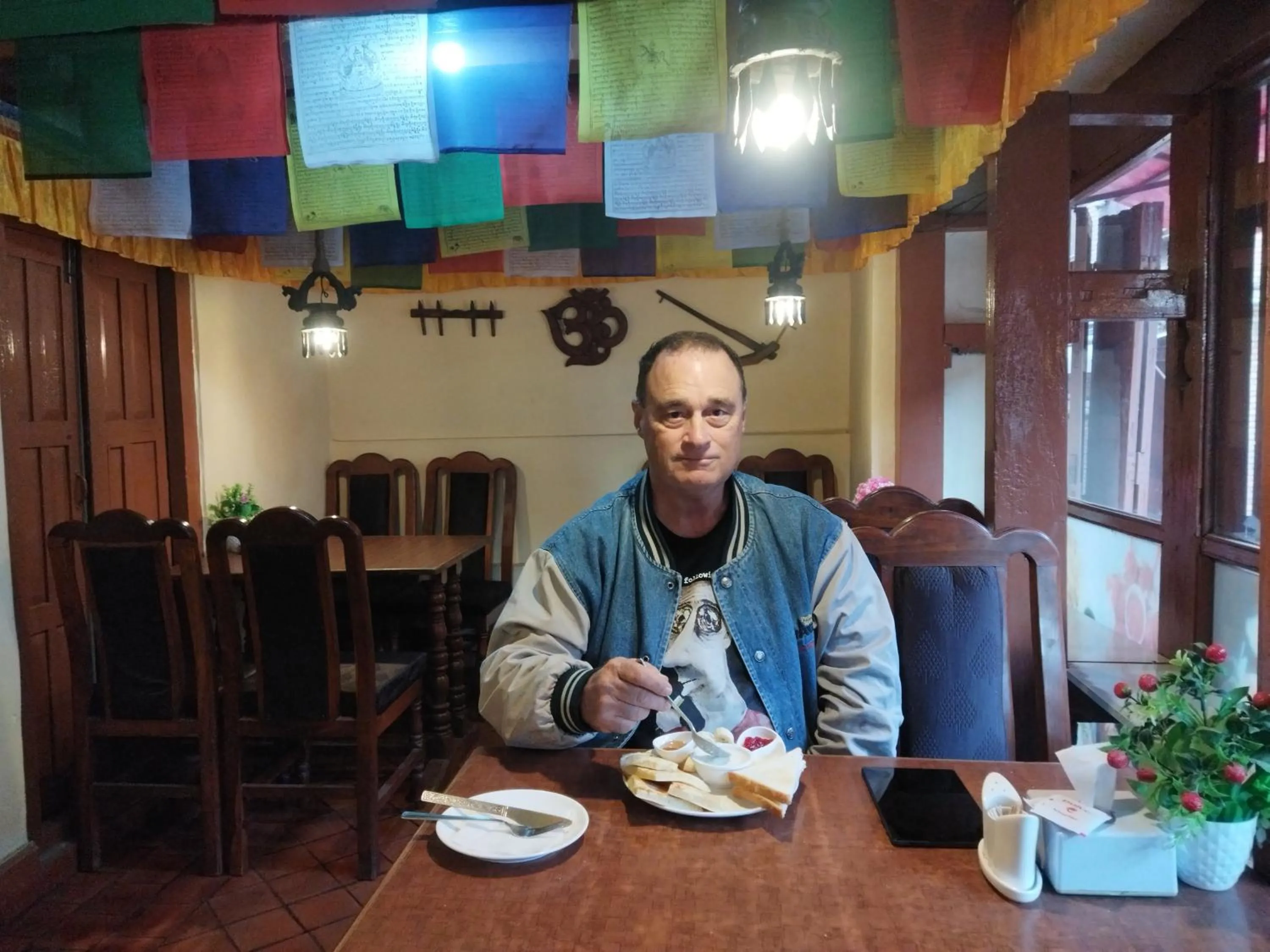 Restaurant/places to eat in HOTEL RUPAKOT AND ROOFTOP RESTAURANT