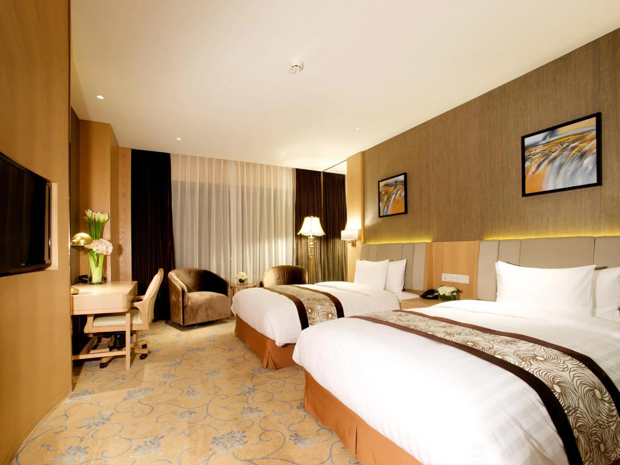 Bedroom, Bed in Crowne Plaza Shanghai Noah Square by IHG