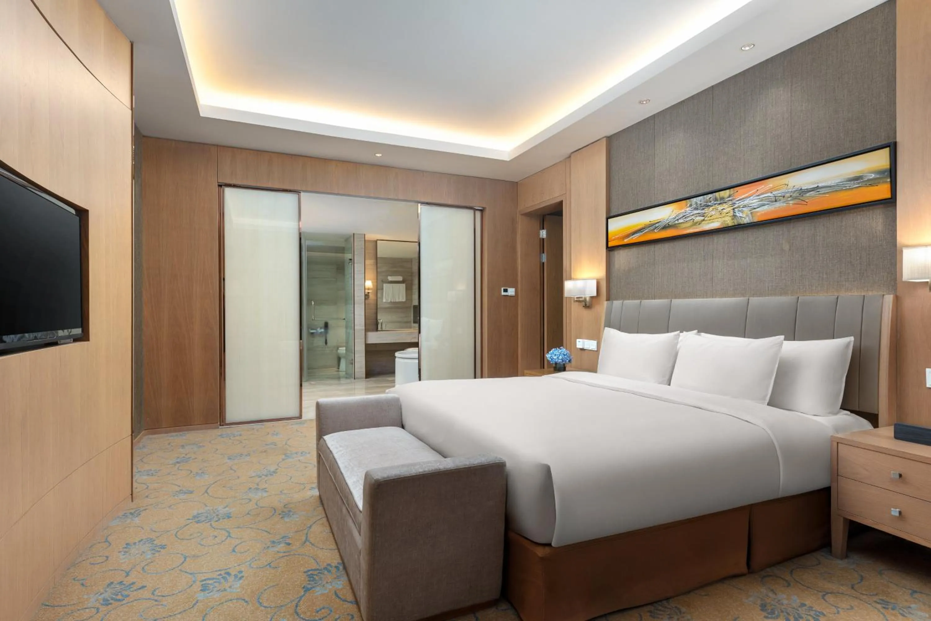 Photo of the whole room, Bed in Crowne Plaza Shanghai Noah Square by IHG