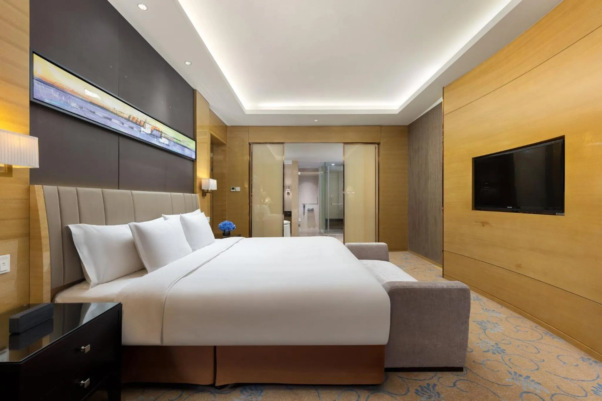 Photo of the whole room, Bed in Crowne Plaza Shanghai Noah Square by IHG