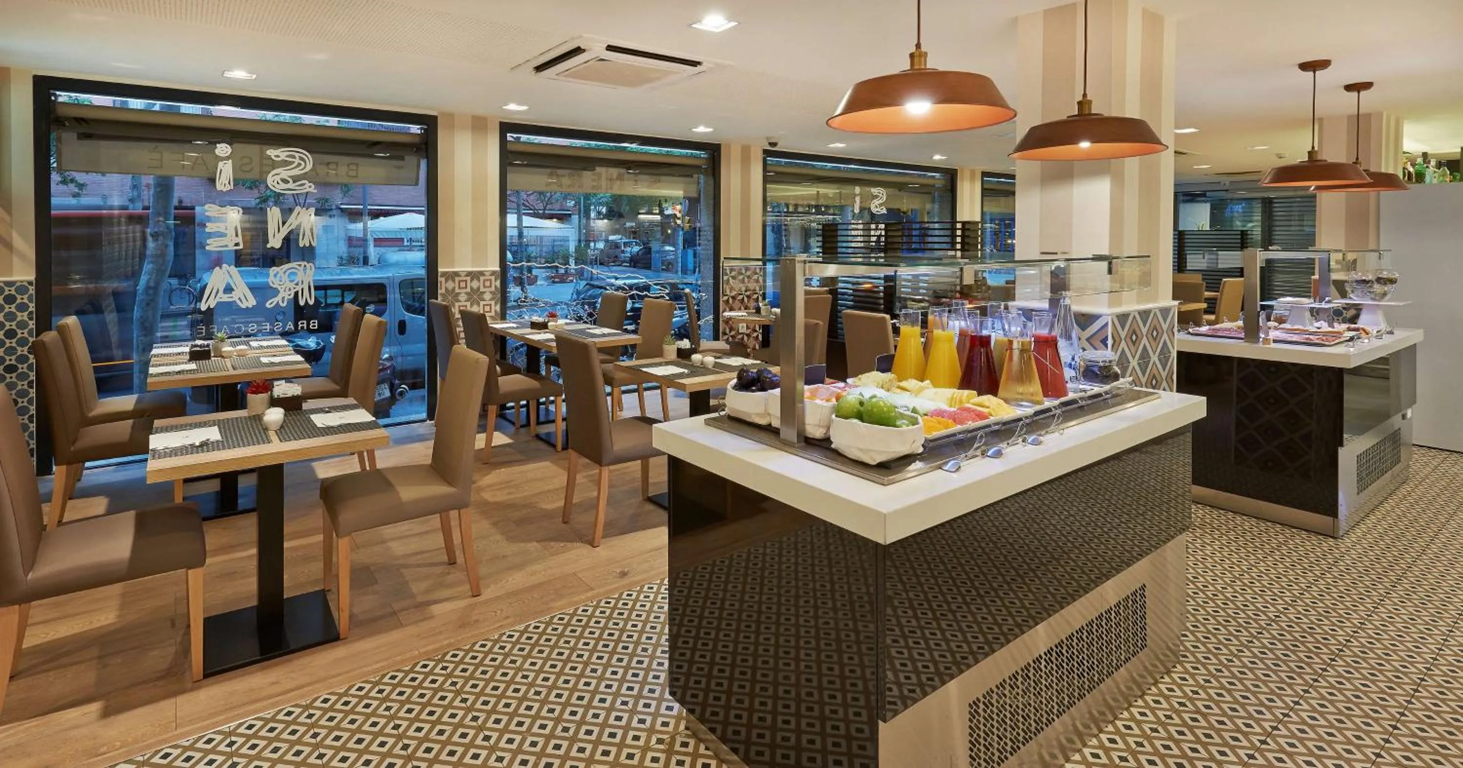 Restaurant/places to eat in NH Barcelona Les Corts