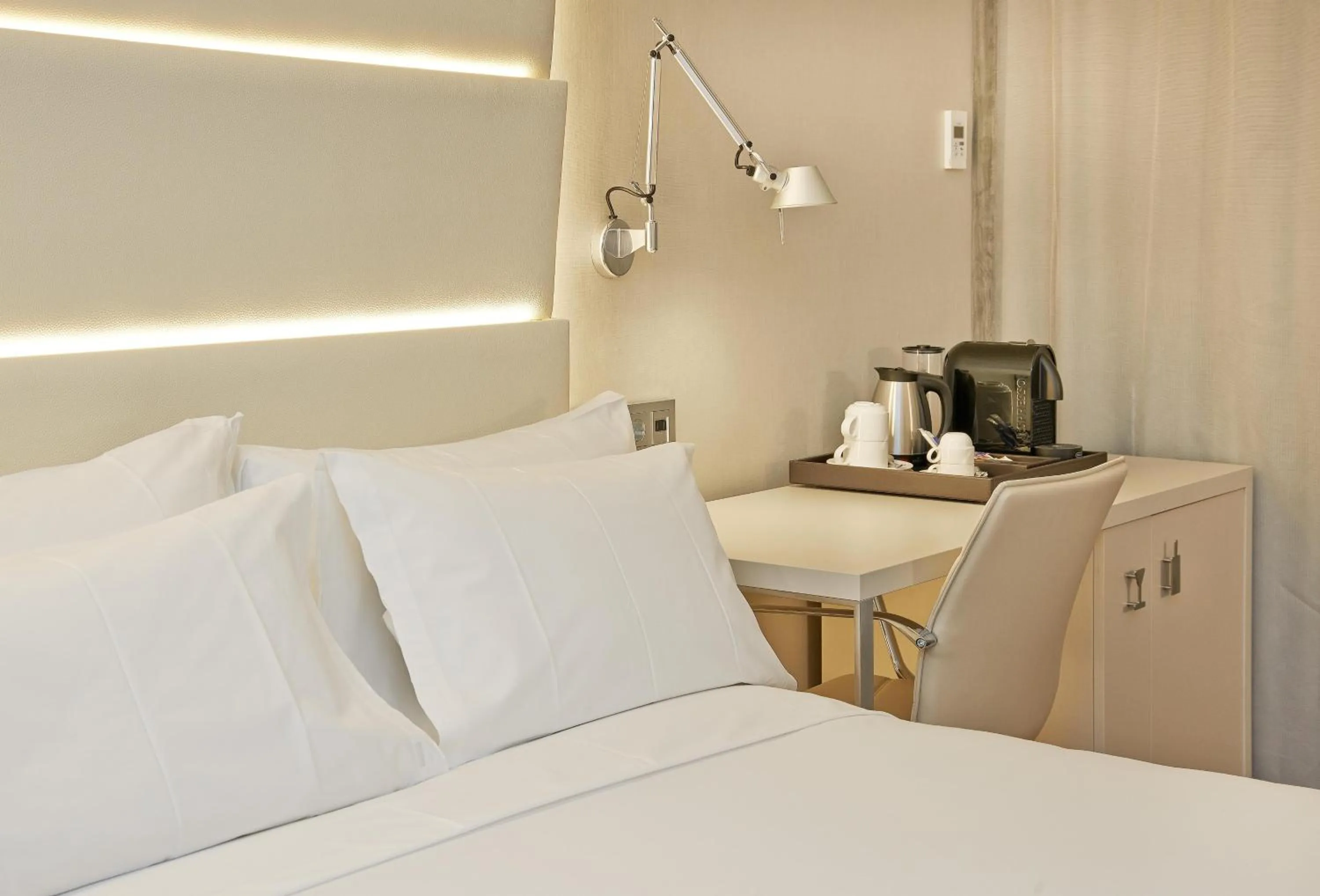 Bedroom, Bed in NH Barcelona Les Corts