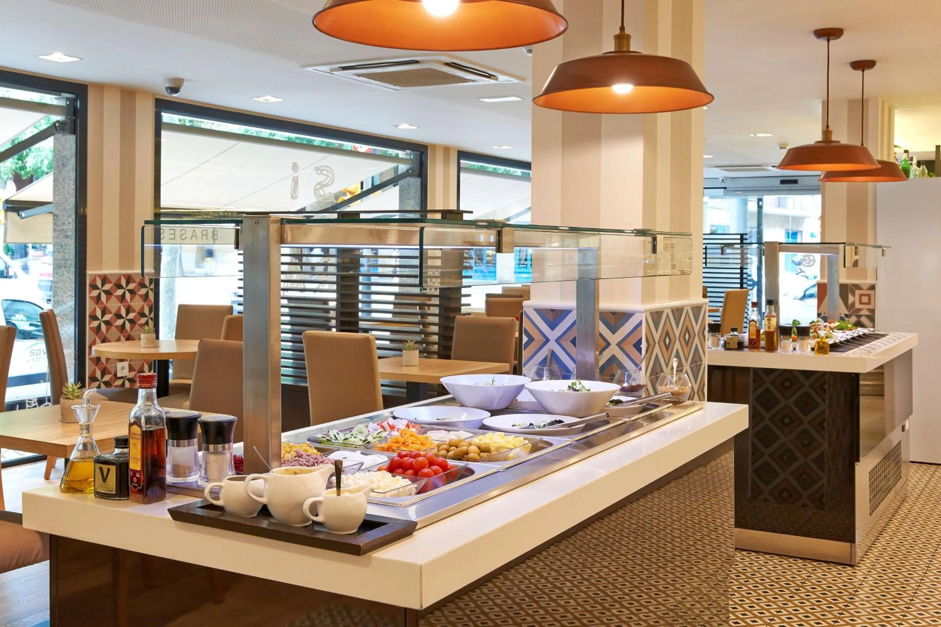 Restaurant/places to eat in NH Barcelona Les Corts